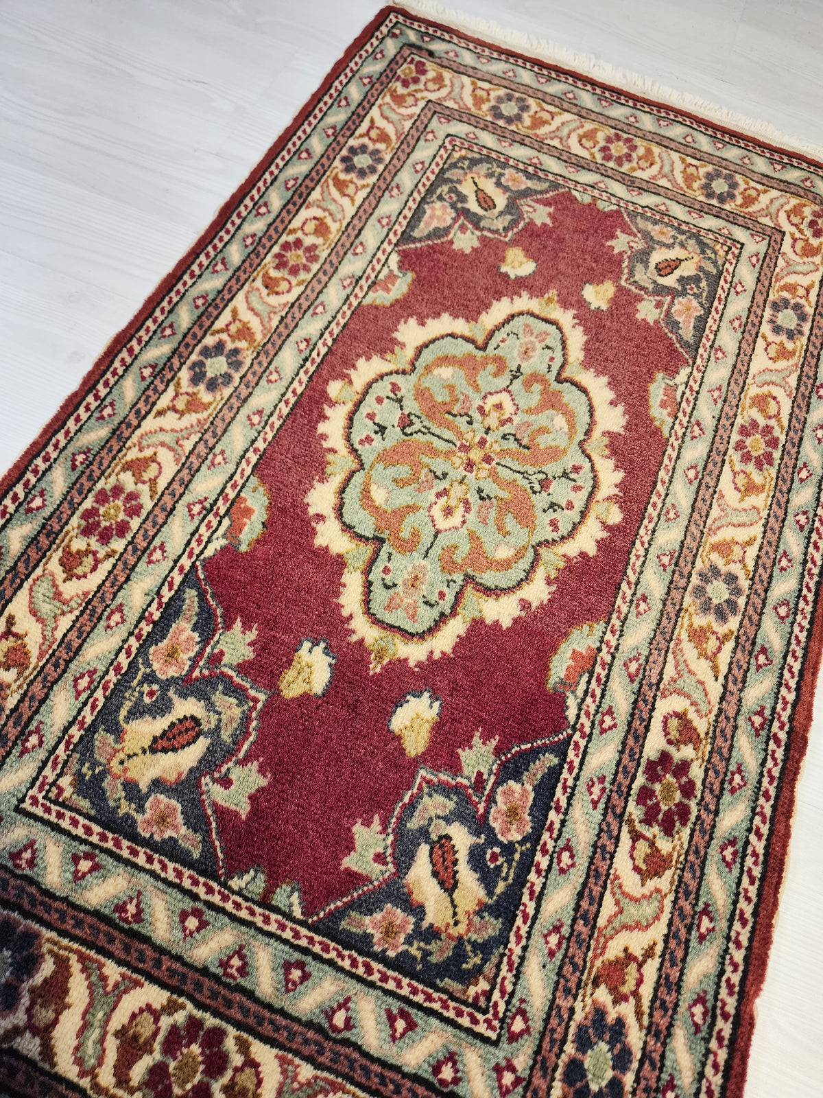 Vintage Kayseri rug in red and green, 2' x 3'5", photo 4