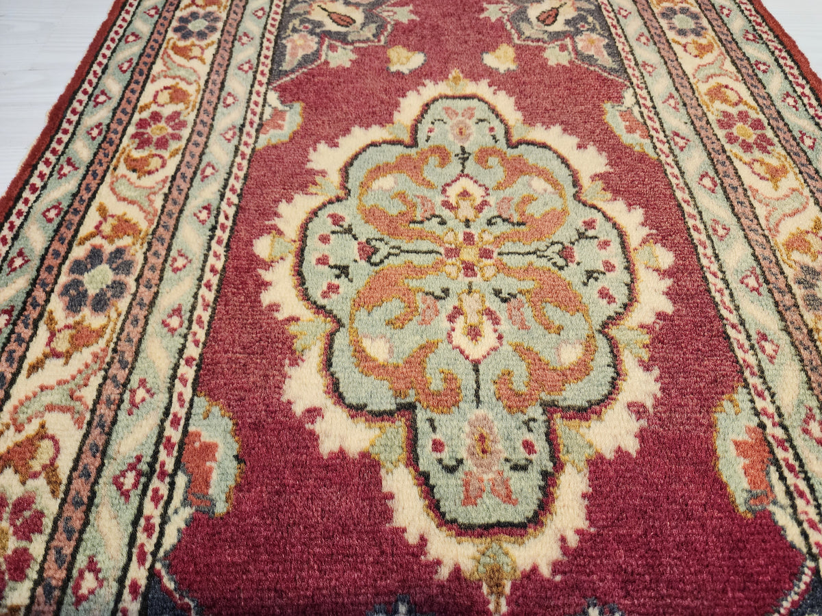 Vintage Kayseri rug in red and green, 2' x 3'5", photo 5