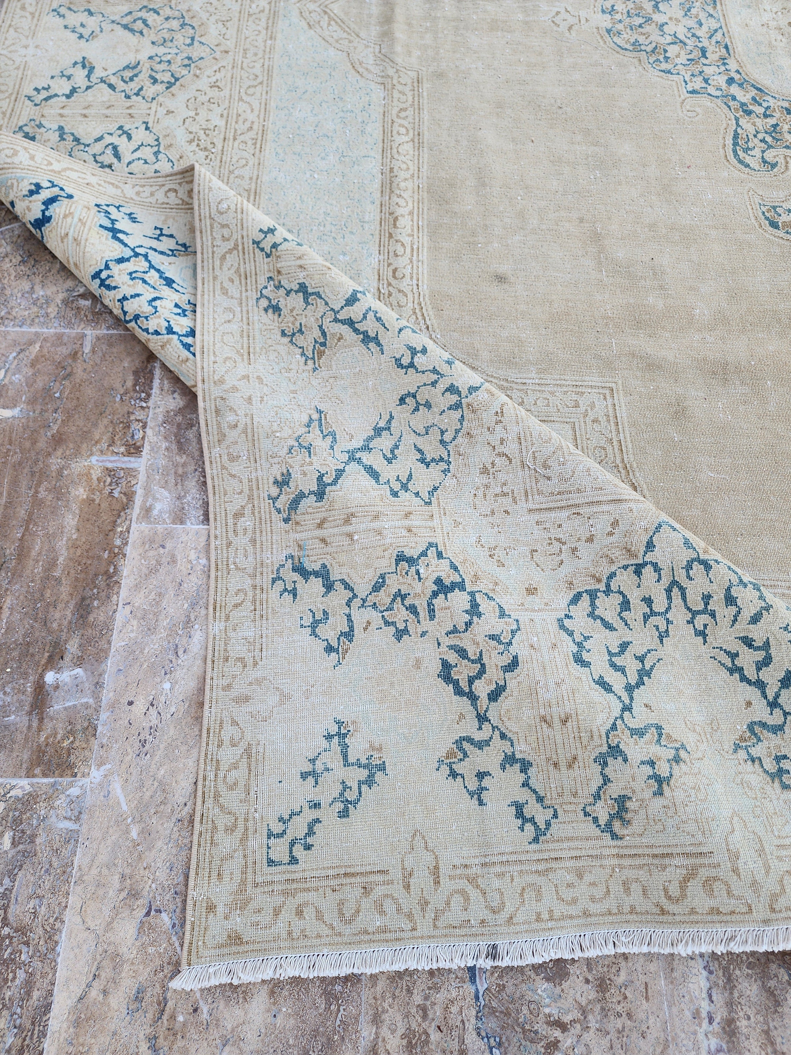 vintage Persian Large Area Rug — colour close-up