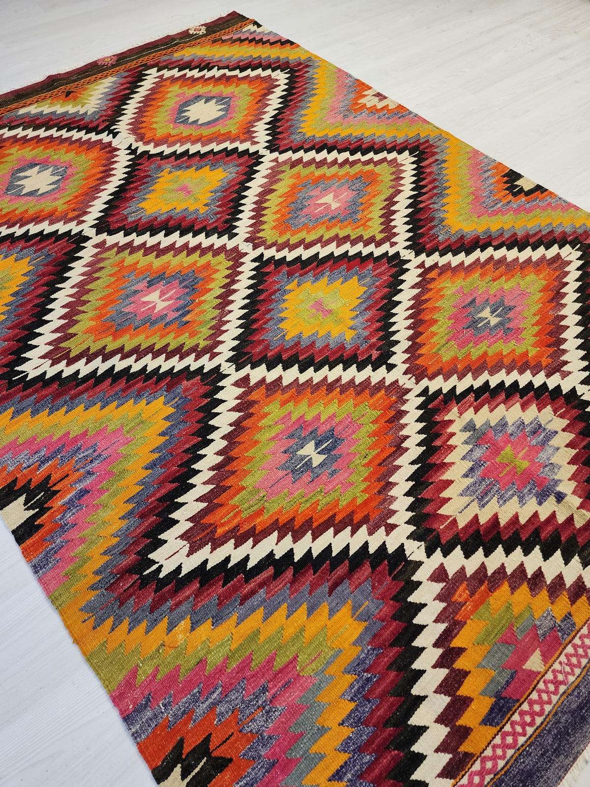 Skamandra — Handwoven Turkish Denizli Kilim Rug, Pure Wool Flatweave, Vegetable Dyed Geometric Diamond Pattern