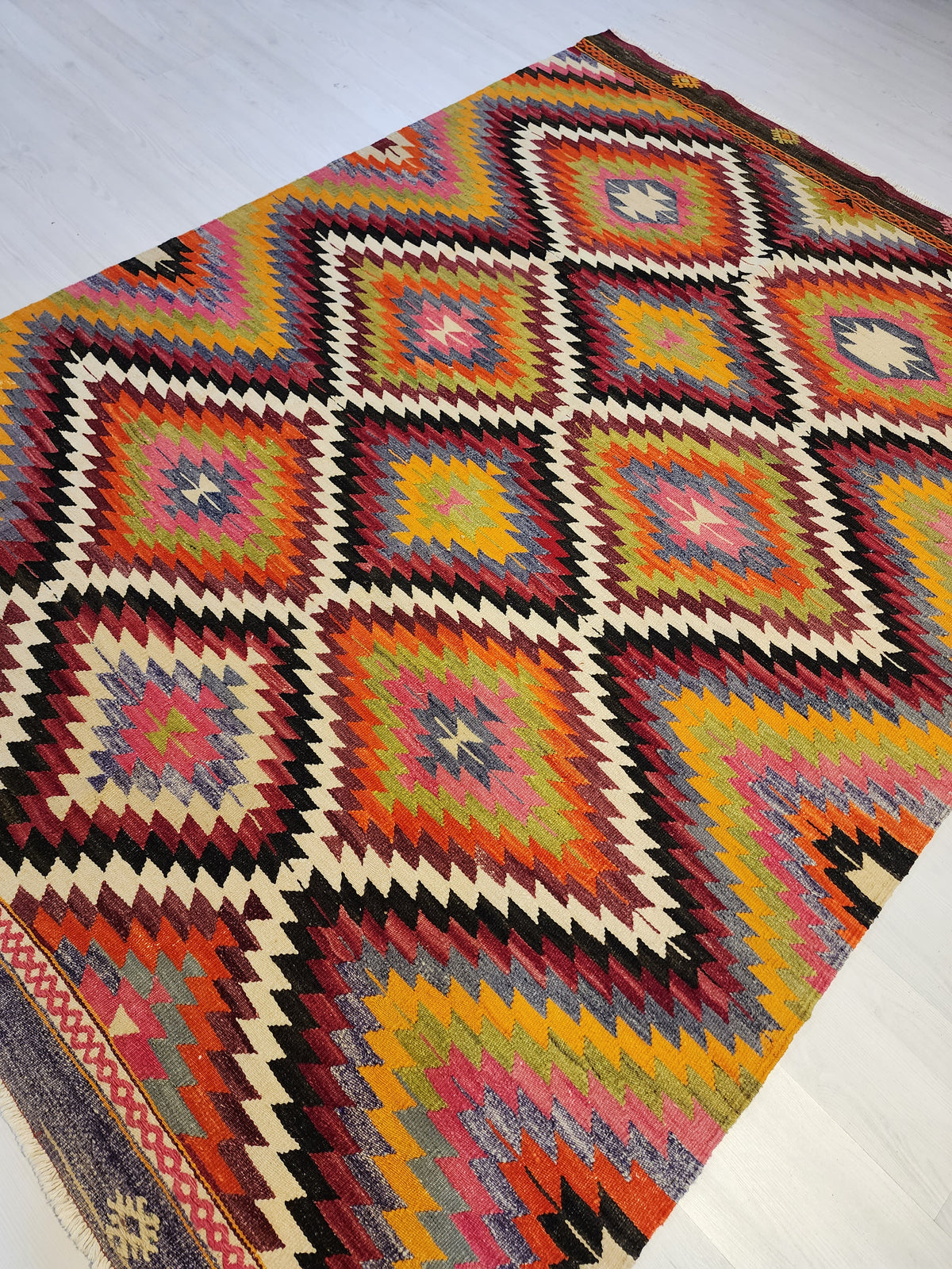Skamandra — Handwoven Turkish Denizli Kilim Rug, Pure Wool Flatweave, Vegetable Dyed Geometric Diamond Pattern