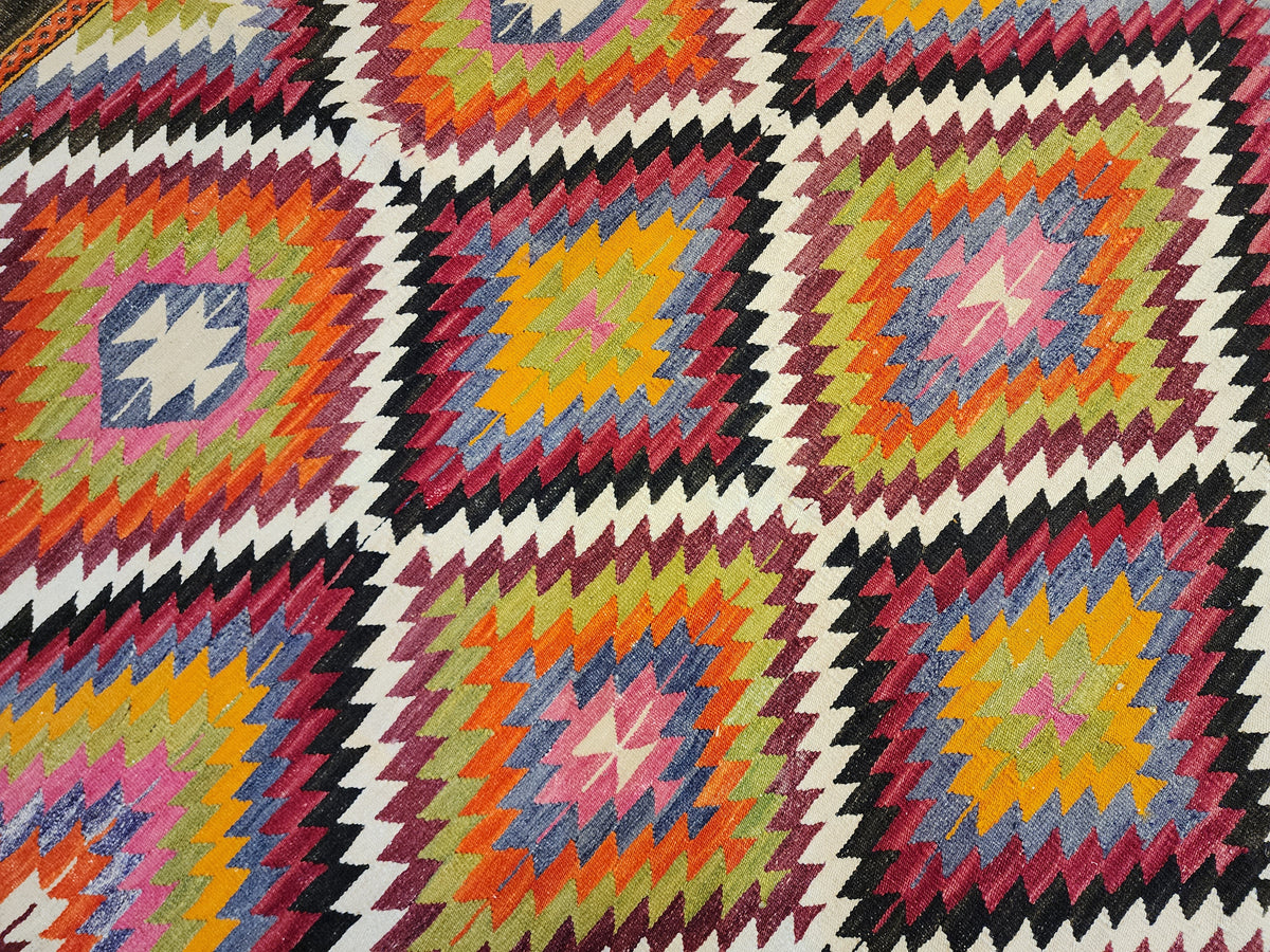 Skamandra — Handwoven Turkish Denizli Kilim Rug, Pure Wool Flatweave, Vegetable Dyed Geometric Diamond Pattern