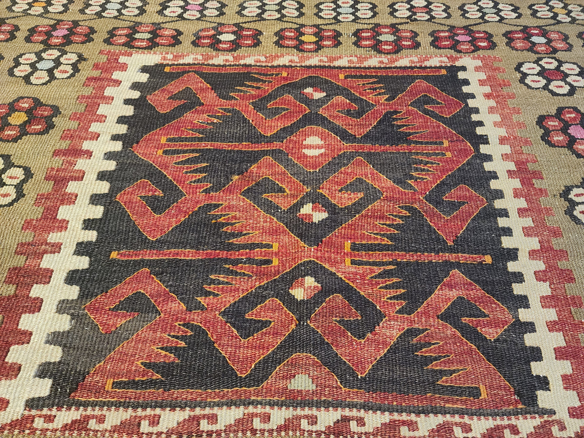 Hatuniye — 1940s Turkish Kilim Rug — photo 9