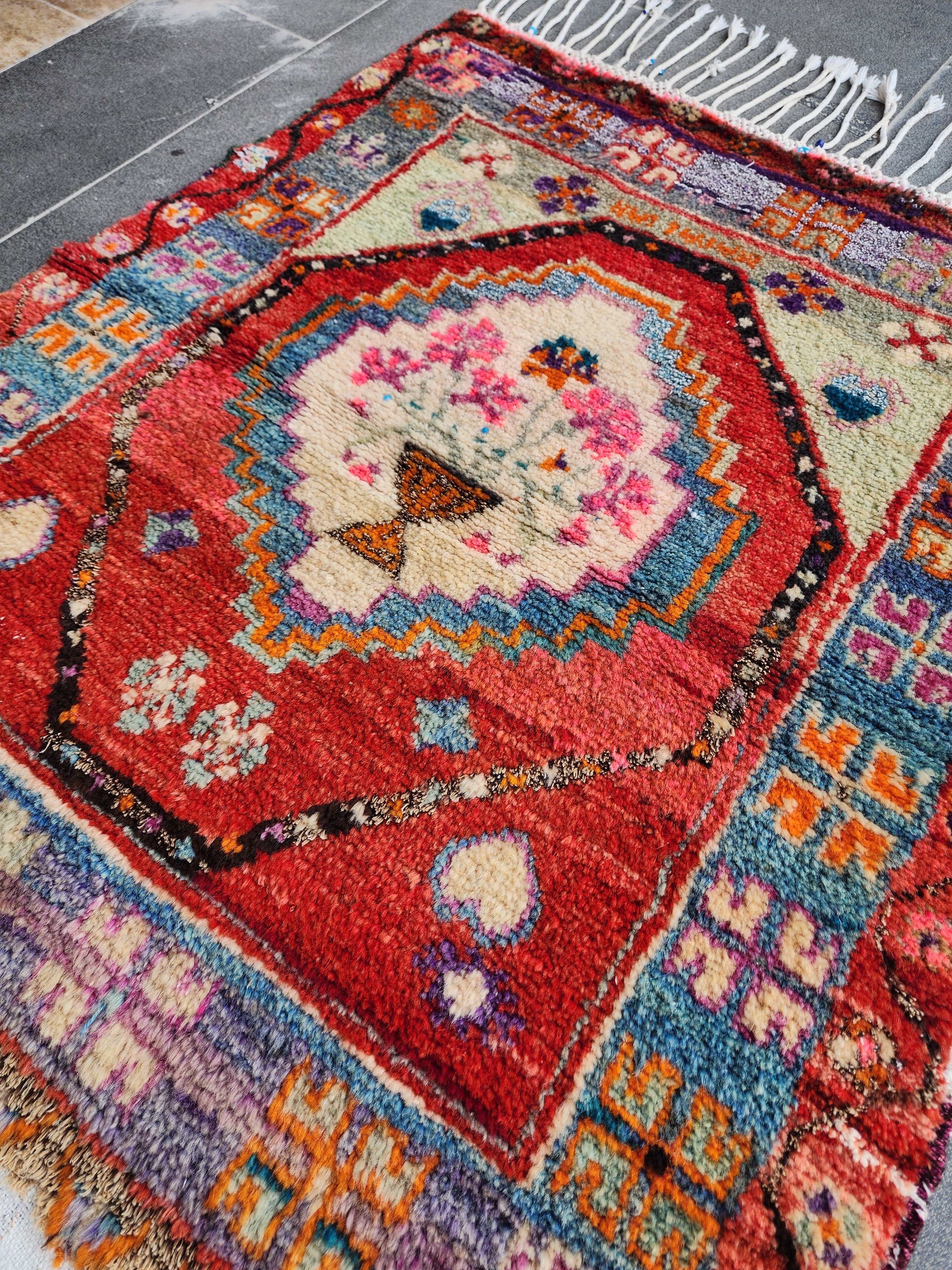 Nympha — Vintage West Anatolian Rug, Handwoven Yörük Tribal Rug, Small Floral Medallion Accent Rug, 100% Natural Organic Dye Wool Rug