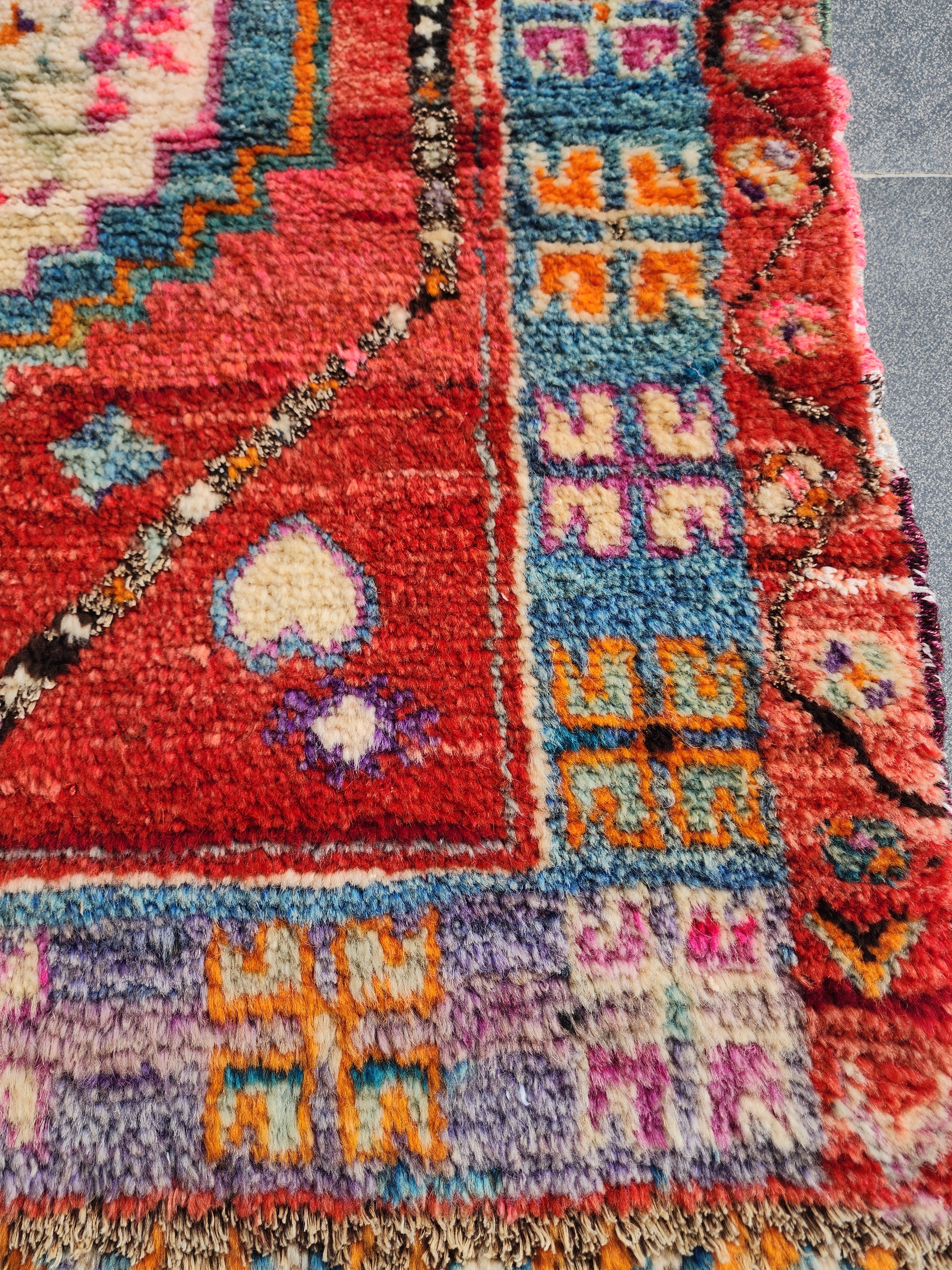 Nympha — Vintage West Anatolian Rug, Handwoven Yörük Tribal Rug, Small Floral Medallion Accent Rug, 100% Natural Organic Dye Wool Rug