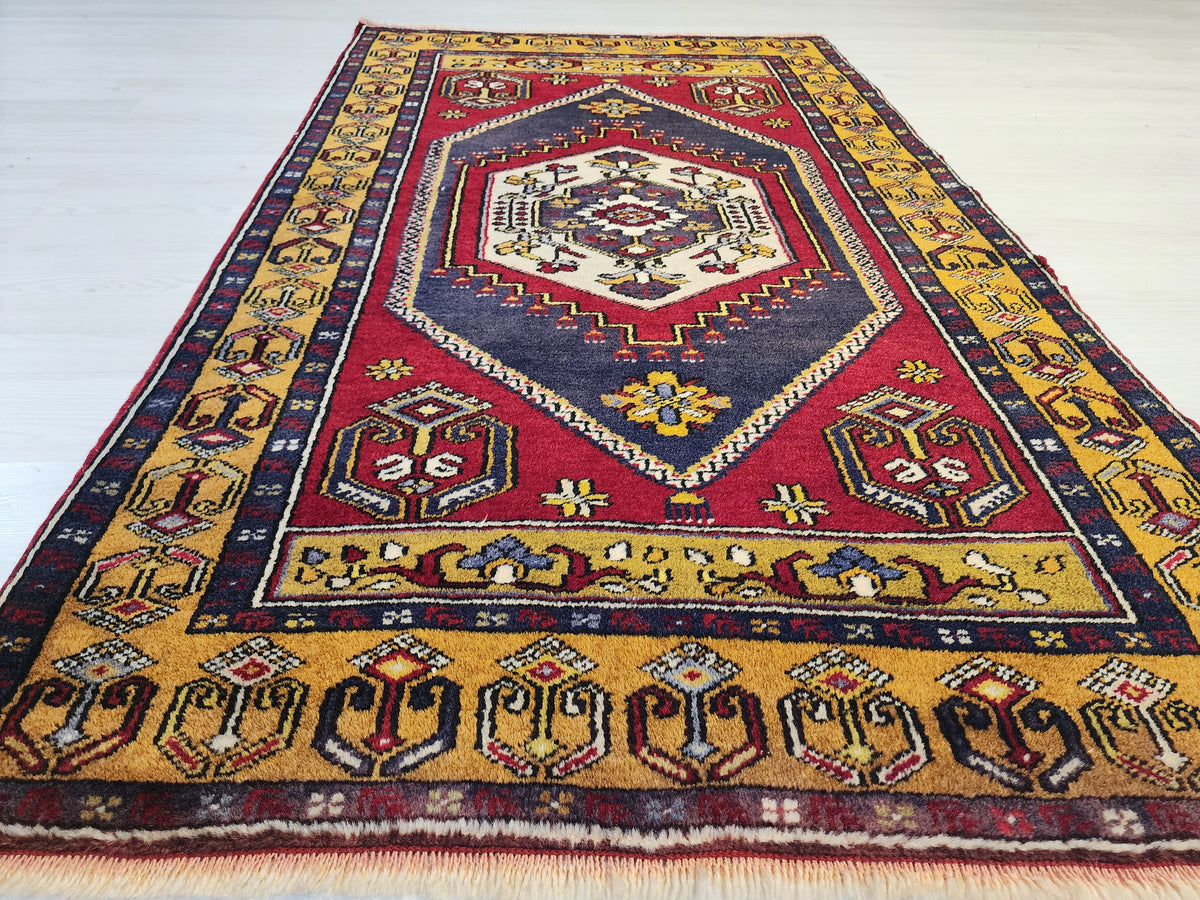 Vintage Yahyalı rug in red, blue and yellow, 3'2" x 5'5", photo 11