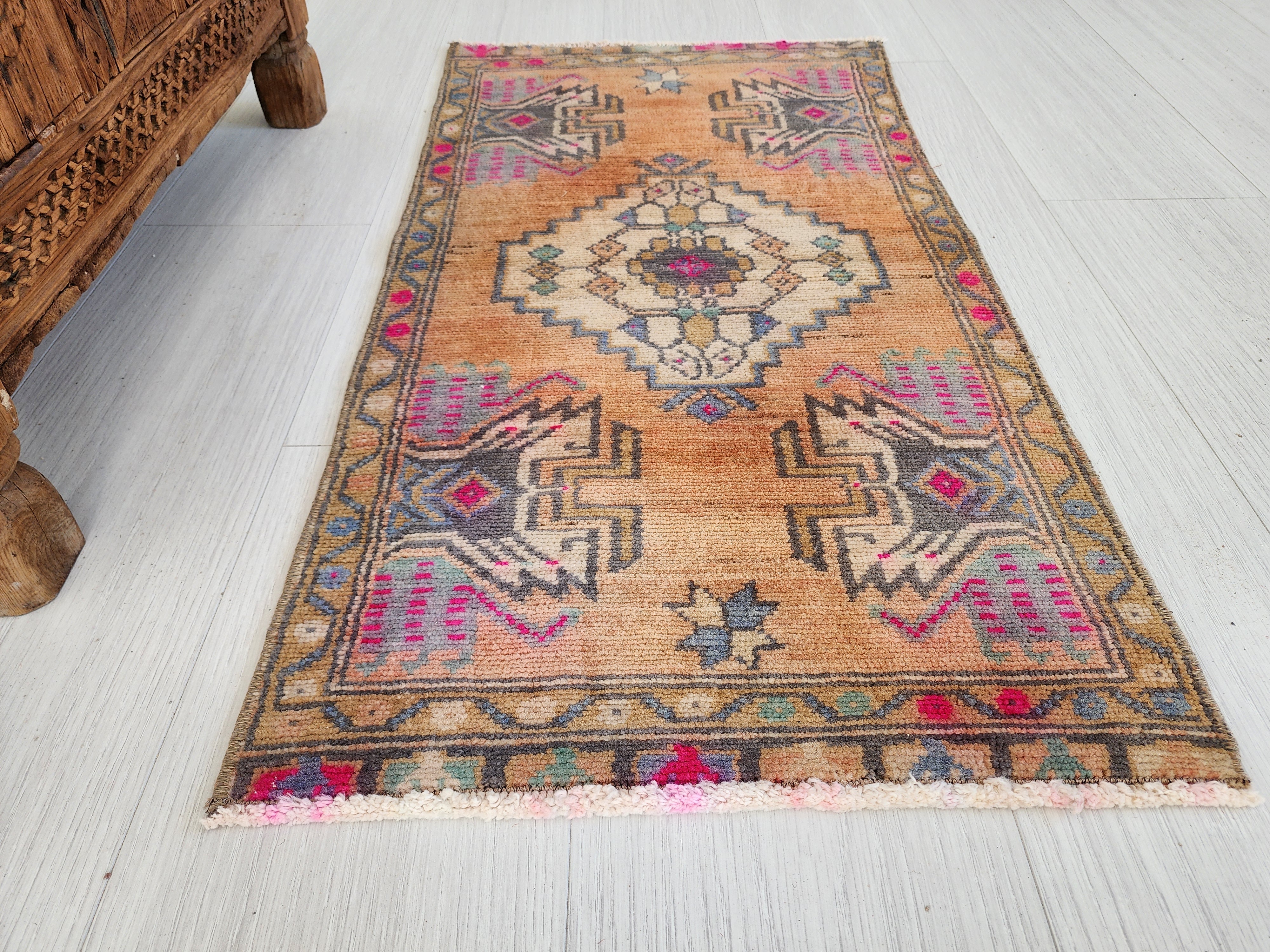 vintage Anatolian Wool Small Rug — corner detail
