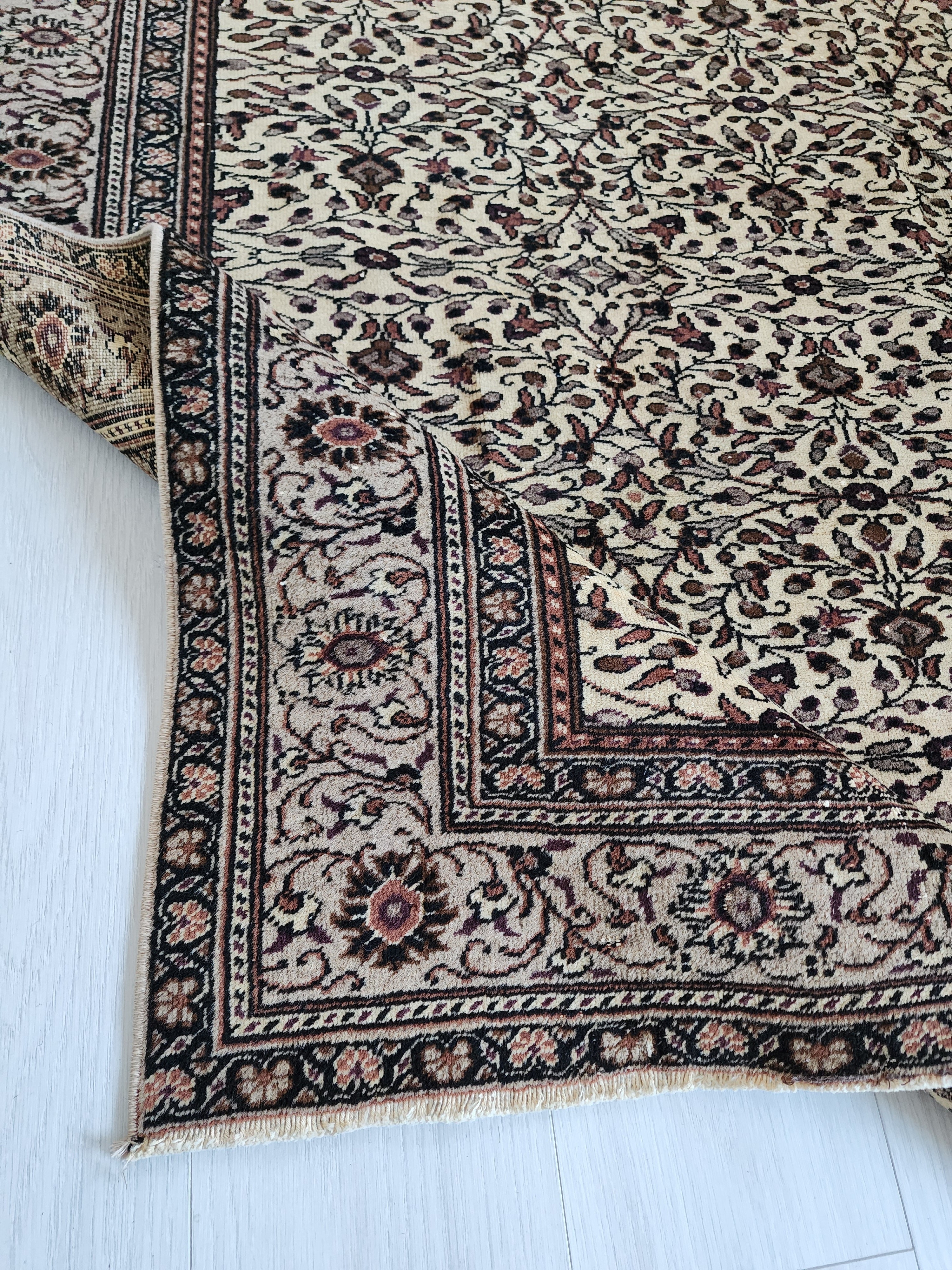 vintage Kayseri Wool Area Rug — border pattern