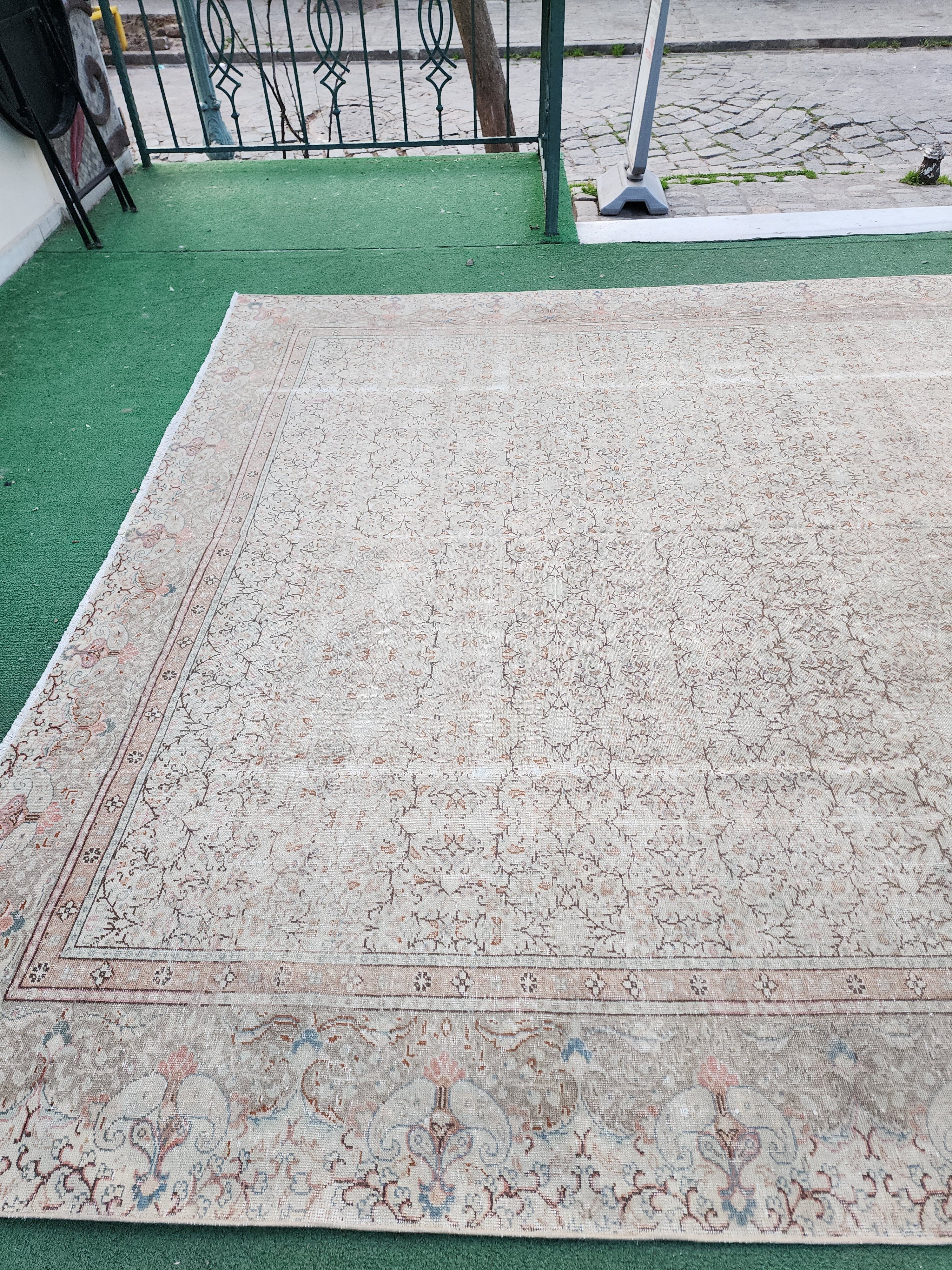 antique Oushak Wool Large Area Rug — colour close-up