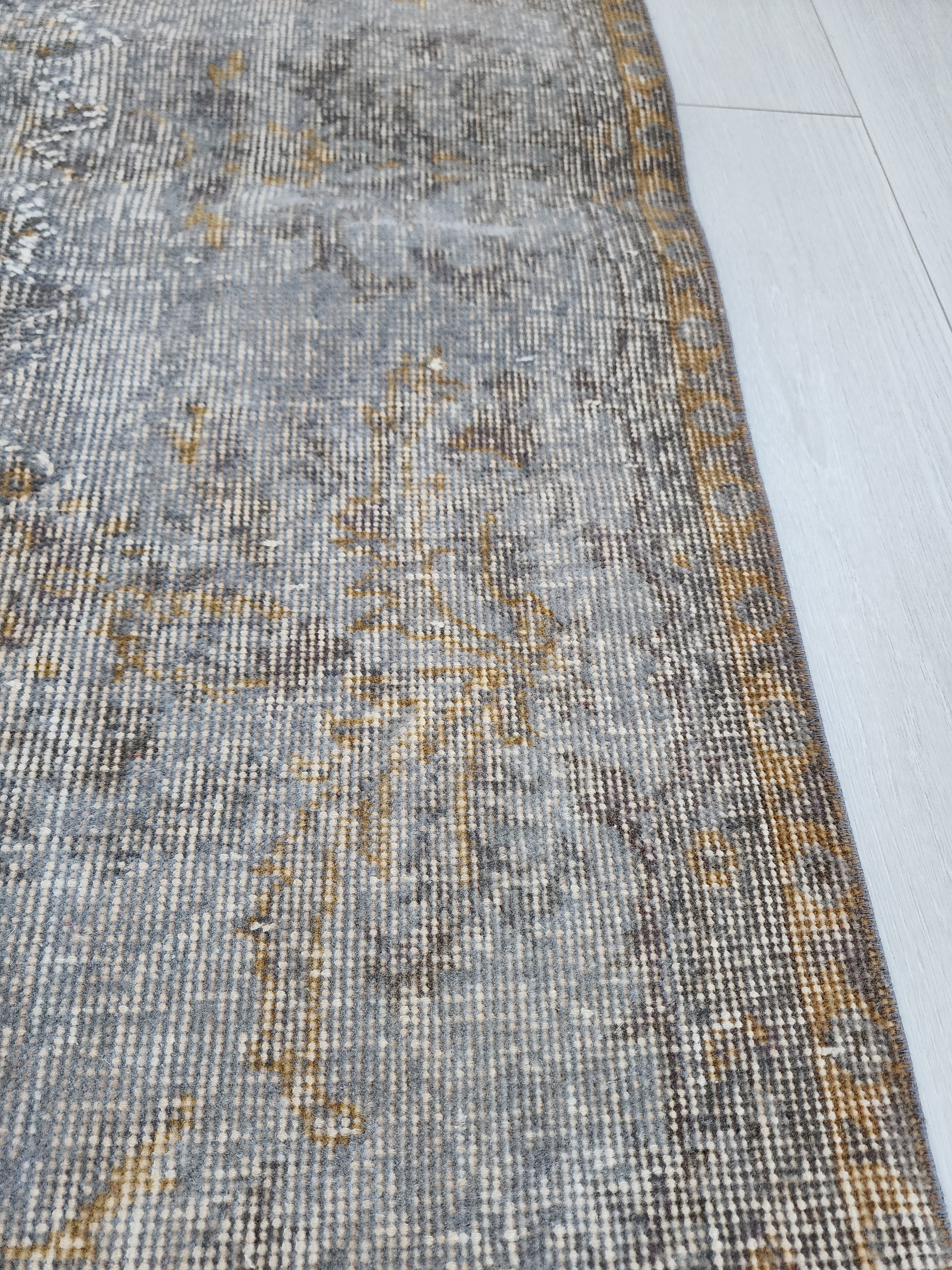 vintage Anatolian Wool Small Rug — corner detail