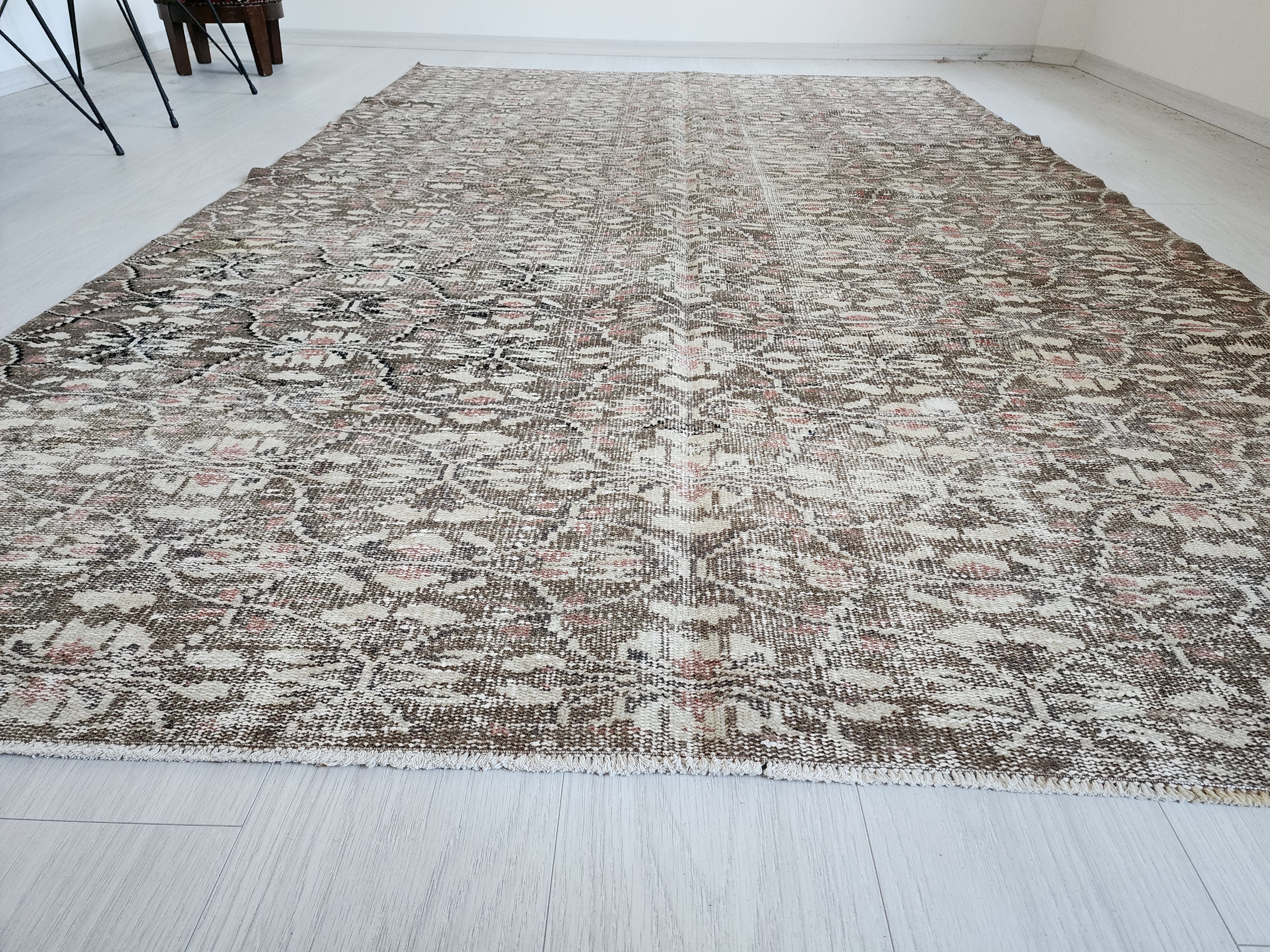 vintage Turkish Area Rug — border pattern