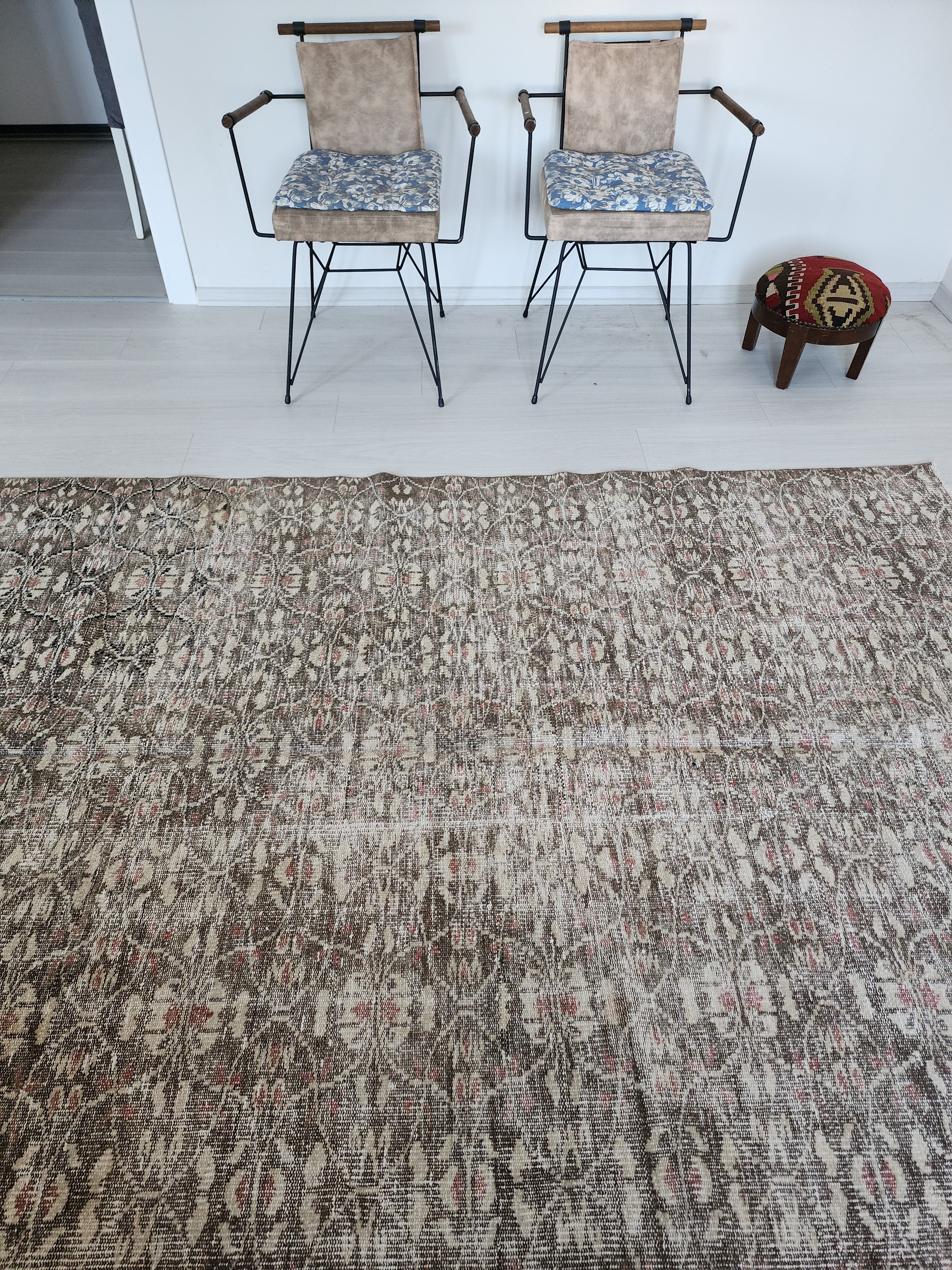 vintage Turkish Area Rug — corner detail