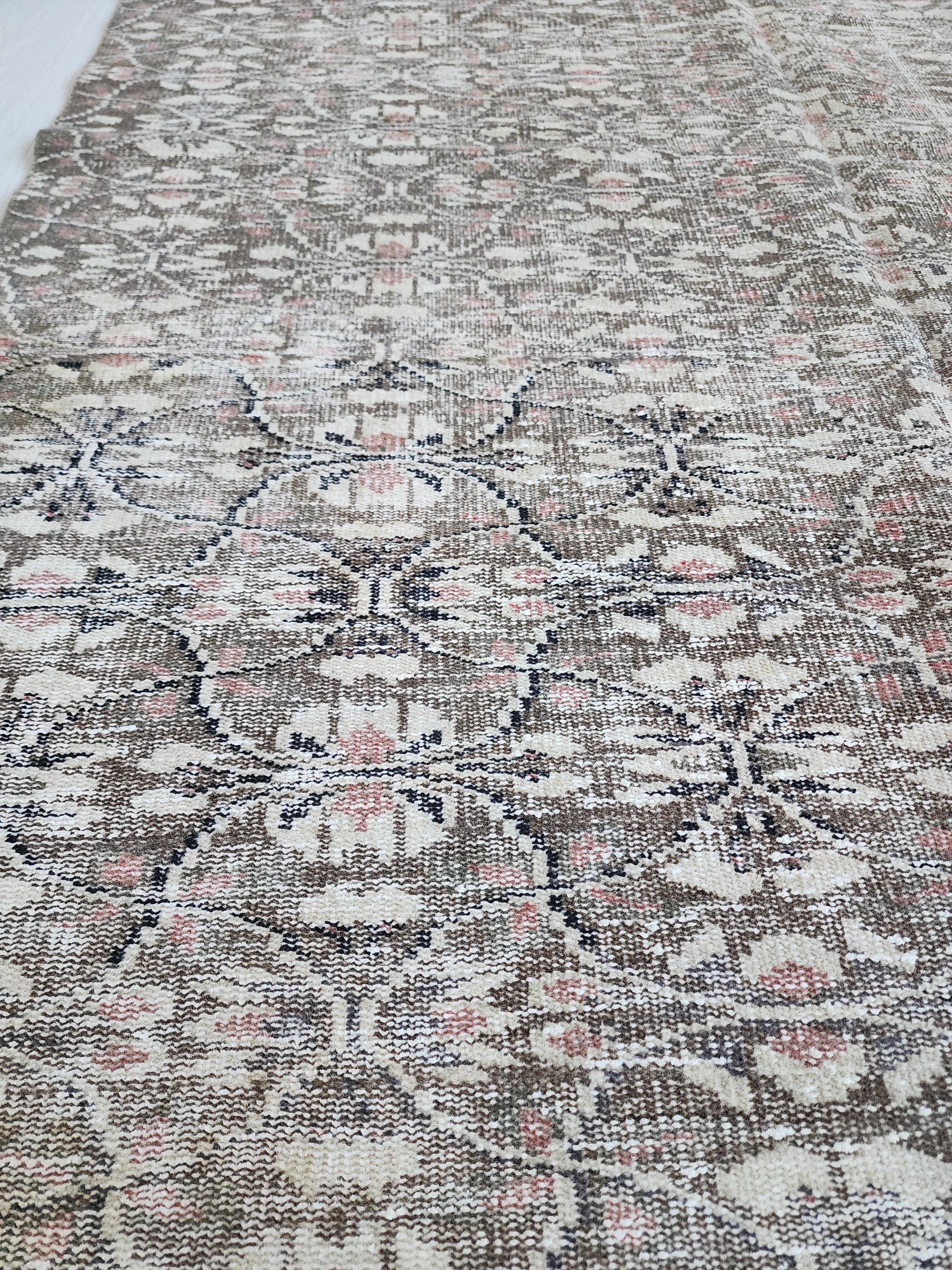 vintage Turkish Area Rug — edge weave