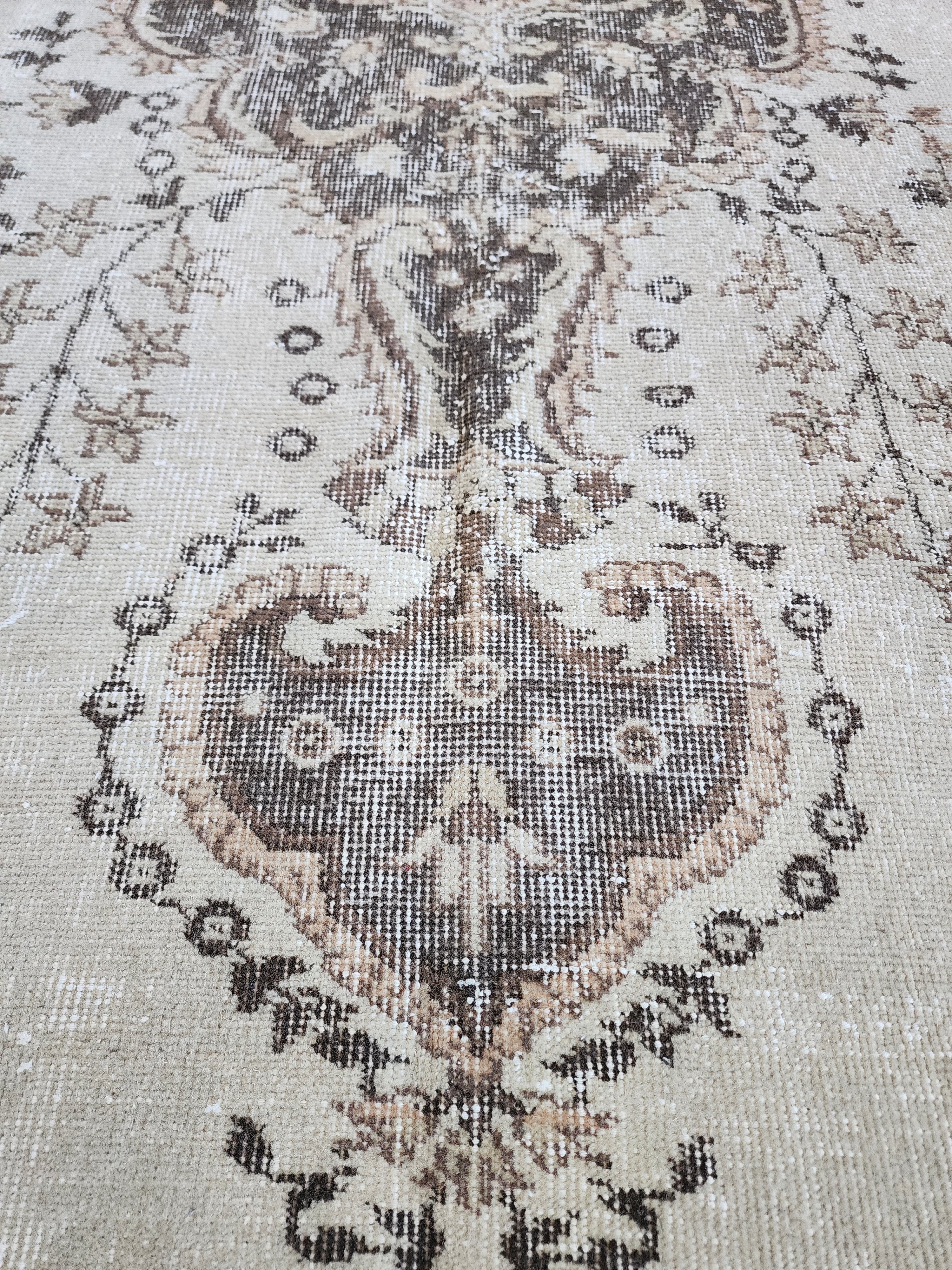 vintage Kayseri Wool Area Rug — border pattern