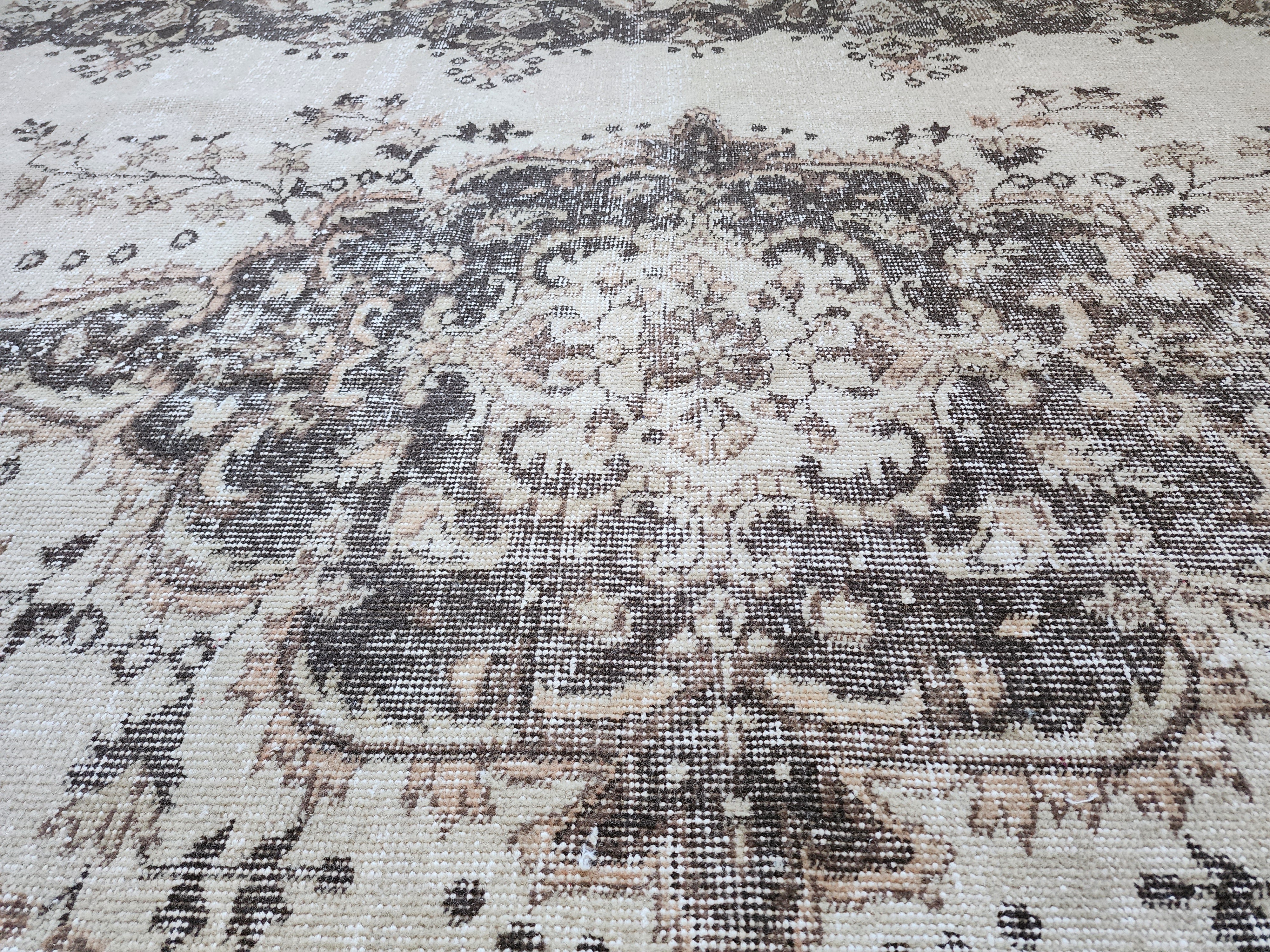 vintage Kayseri Wool Area Rug — corner detail