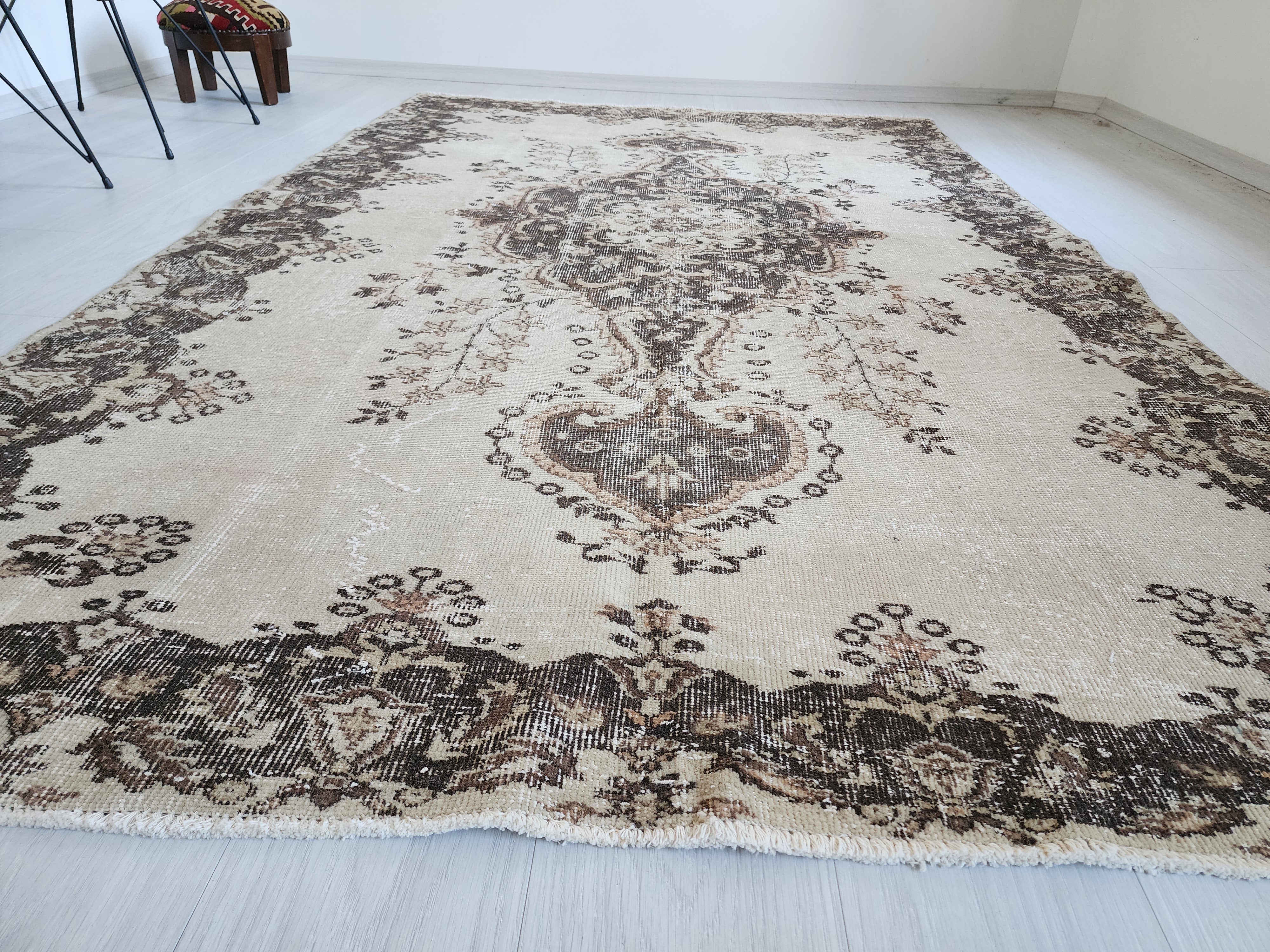 vintage Kayseri Wool Area Rug — edge weave