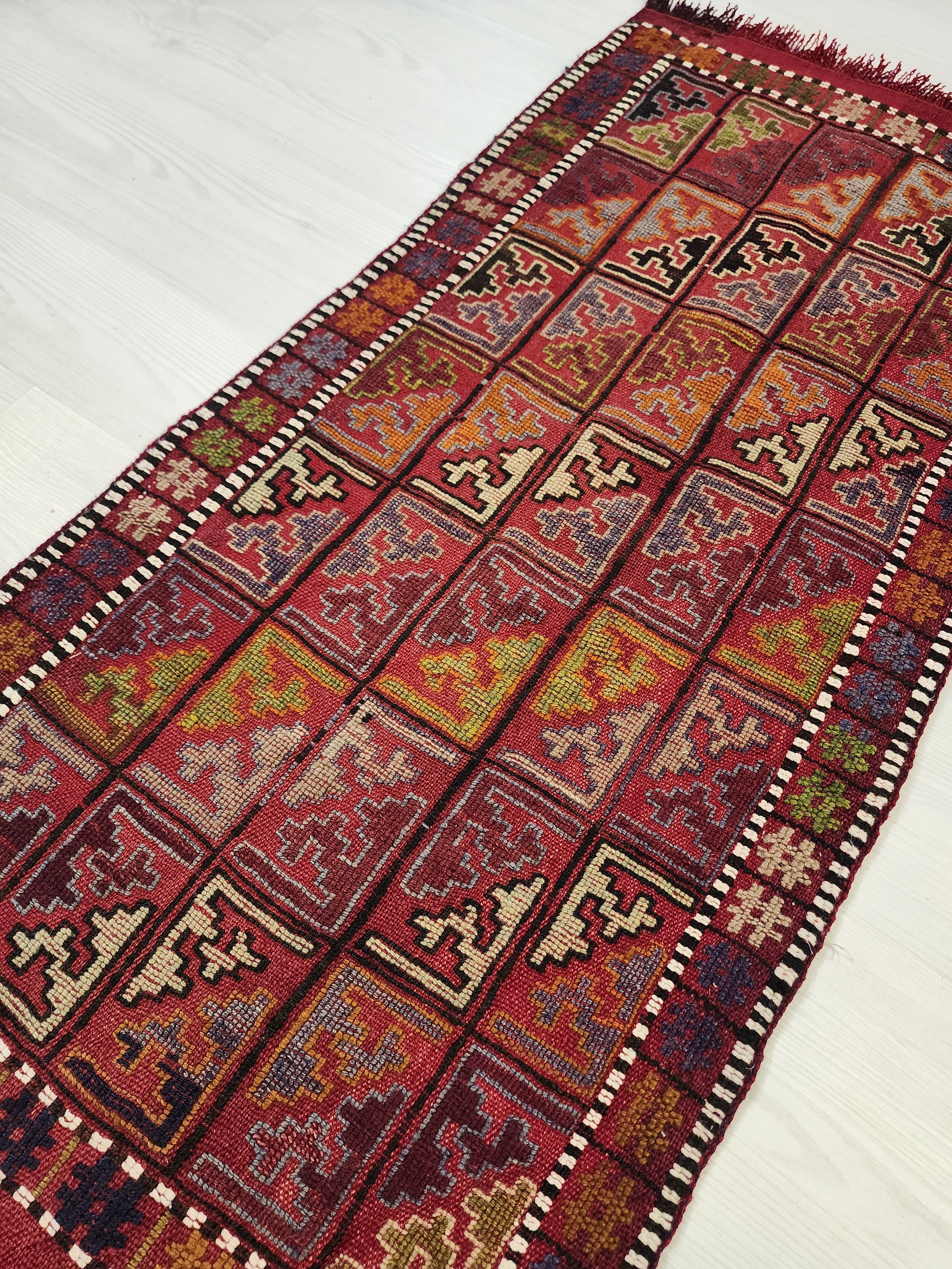 vintage Konya Wool Small Rug — corner detail