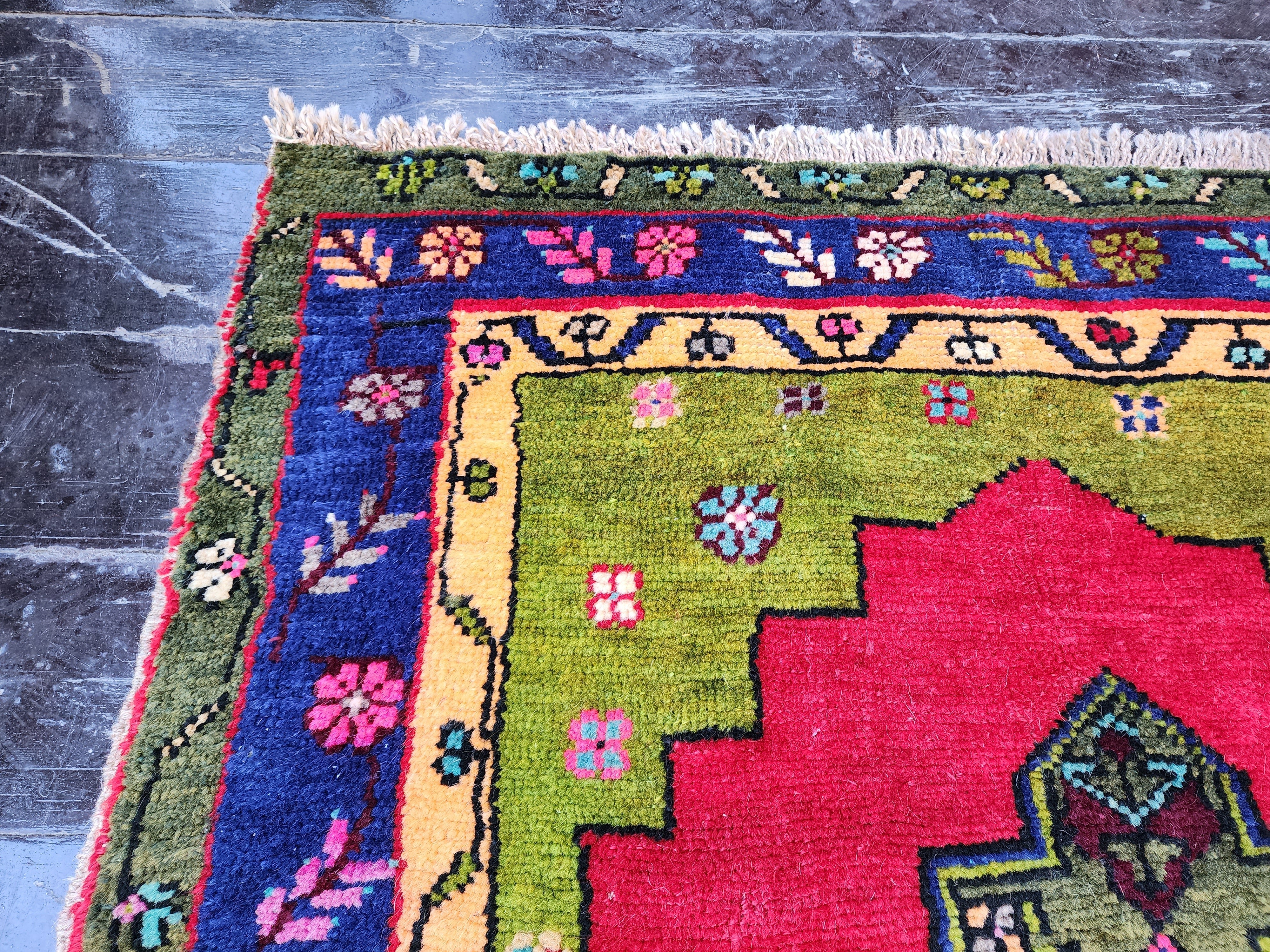 vintage Turkish Wool Small Rug — pattern close-up
