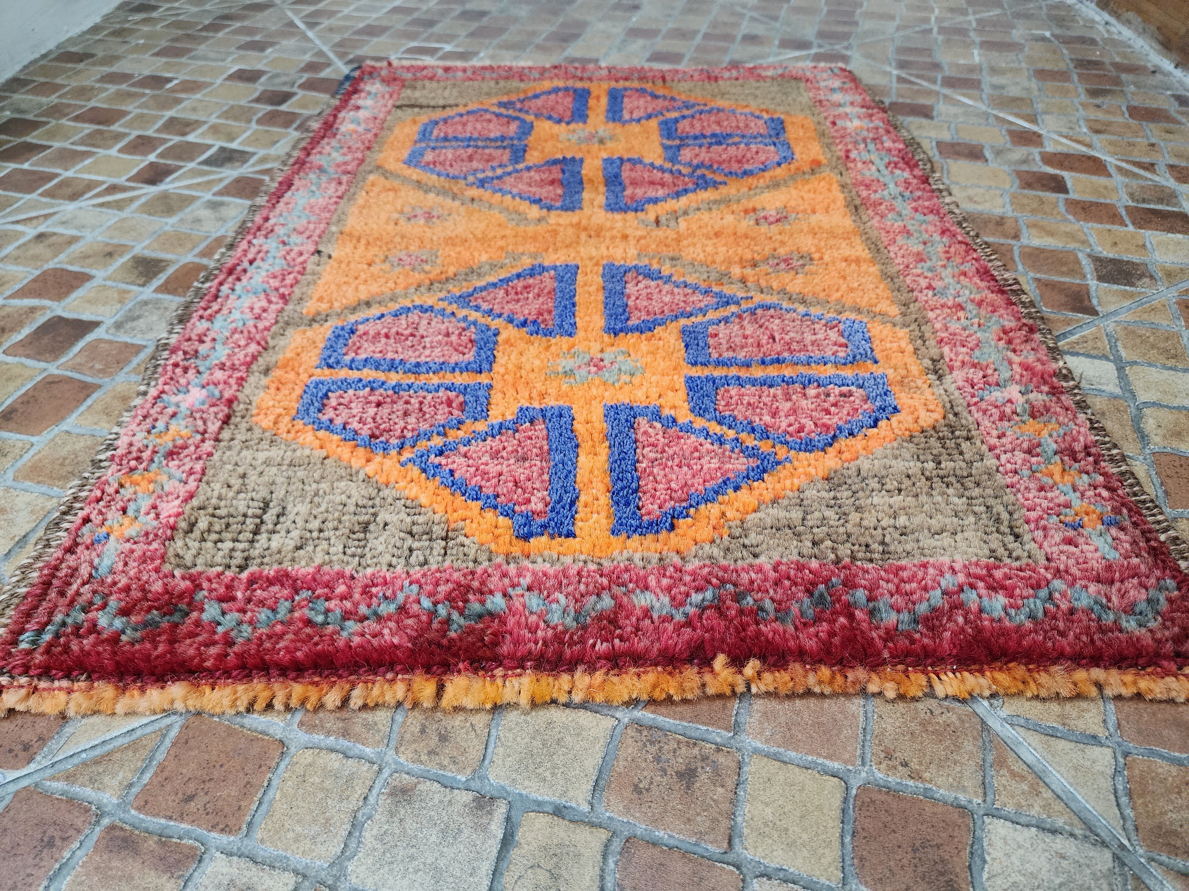 vintage Kars Wool Small Rug — corner detail