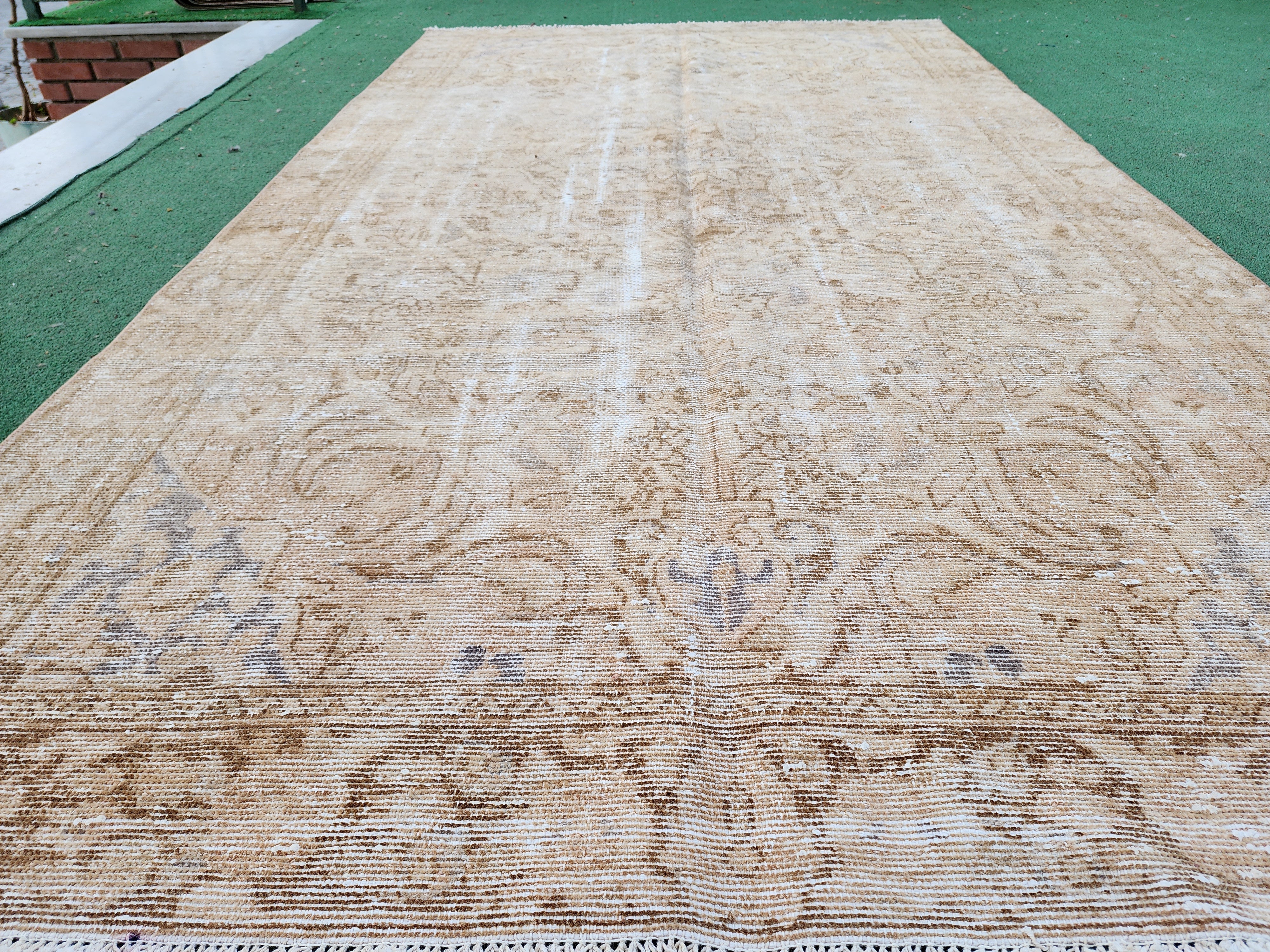 vintage Anatolian Wool Area Rug — pattern close-up