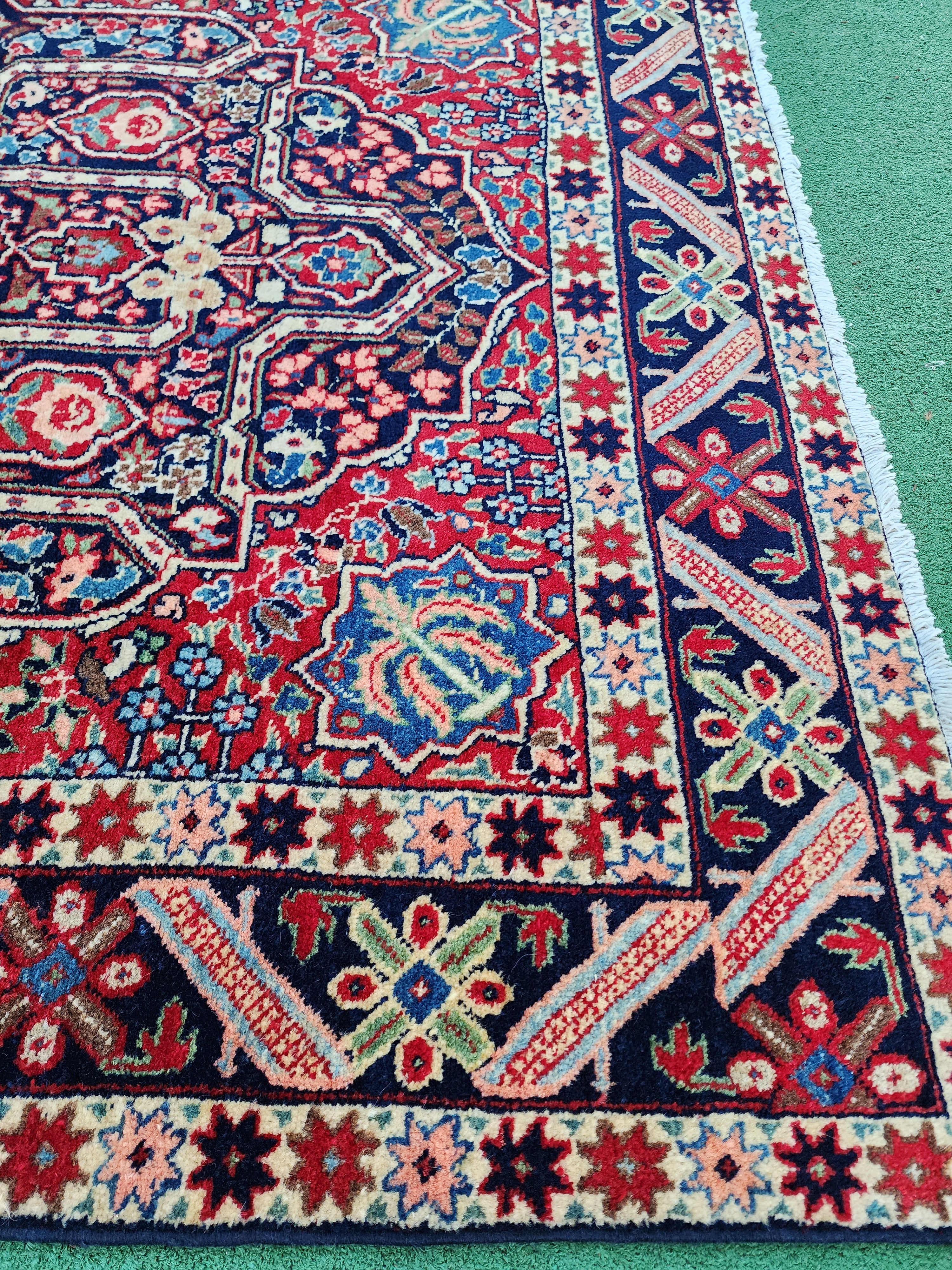 vintage Persian Area Rug — border pattern