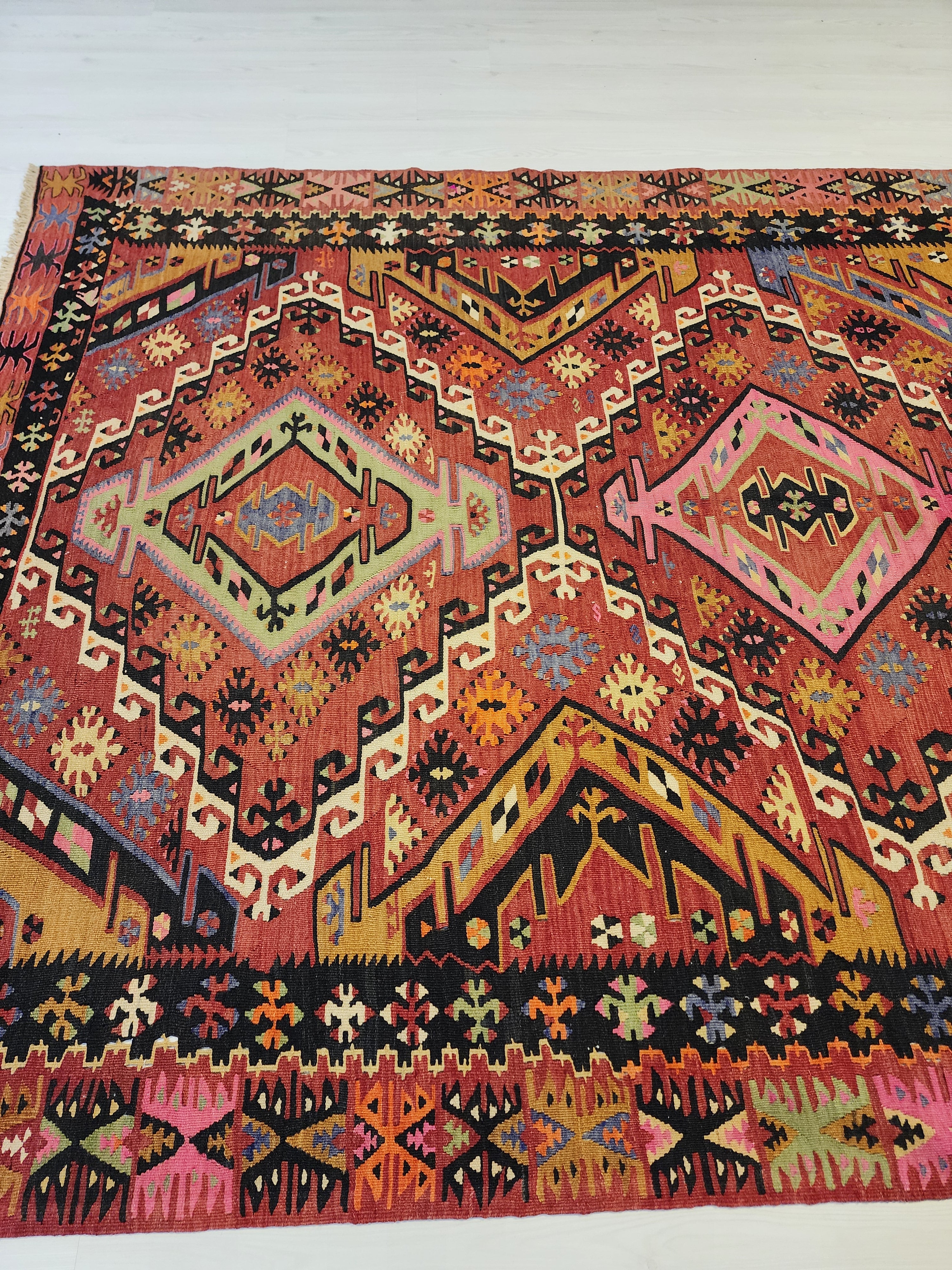 Handmade Turkish Kilim Rug: Vintage Wool Anatolian Boho Decor (9 ft x 5 ft 9 in)