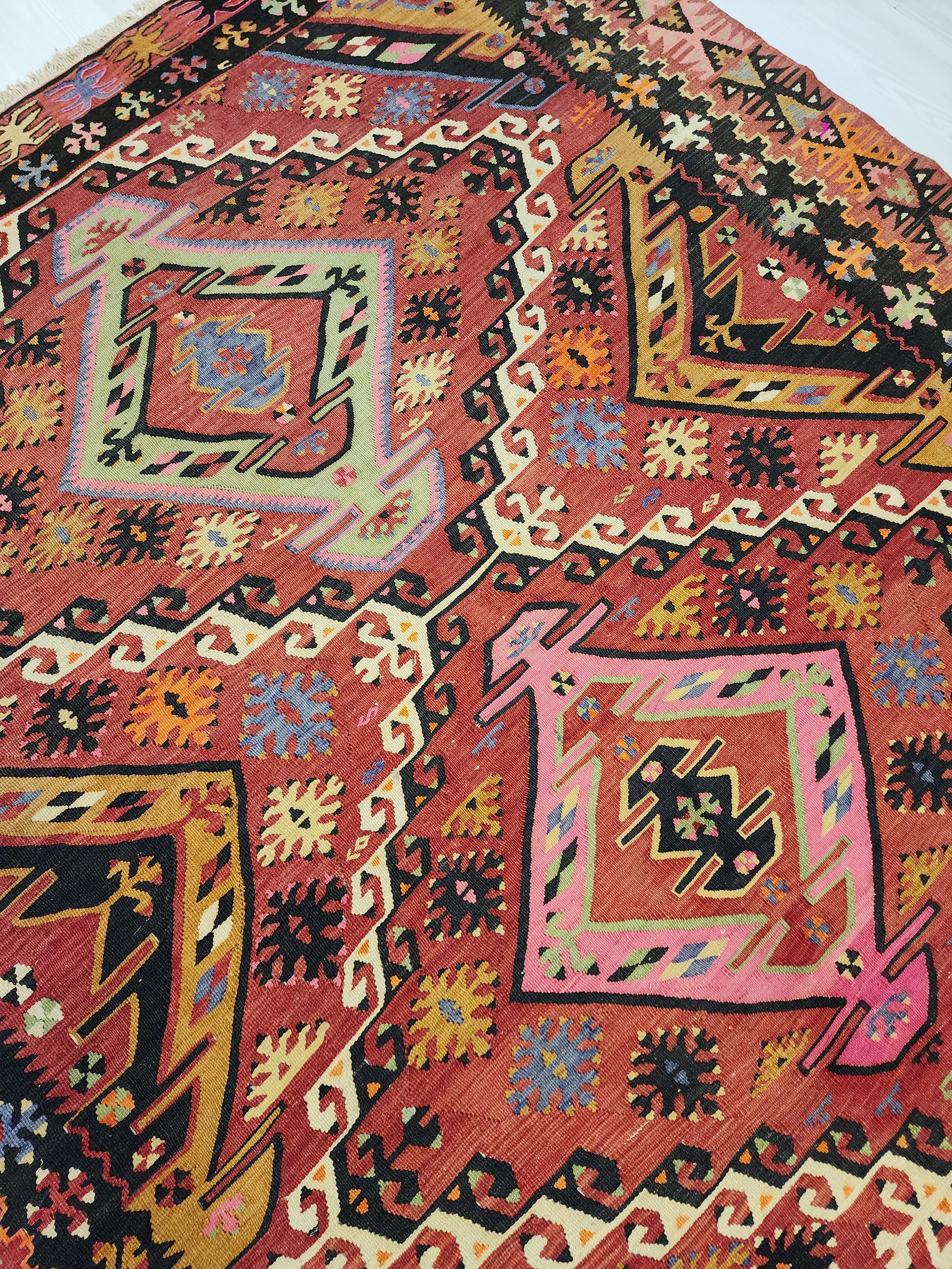 Handmade Turkish Kilim Rug: Vintage Wool Anatolian Boho Decor (9 ft x 5 ft 9 in)