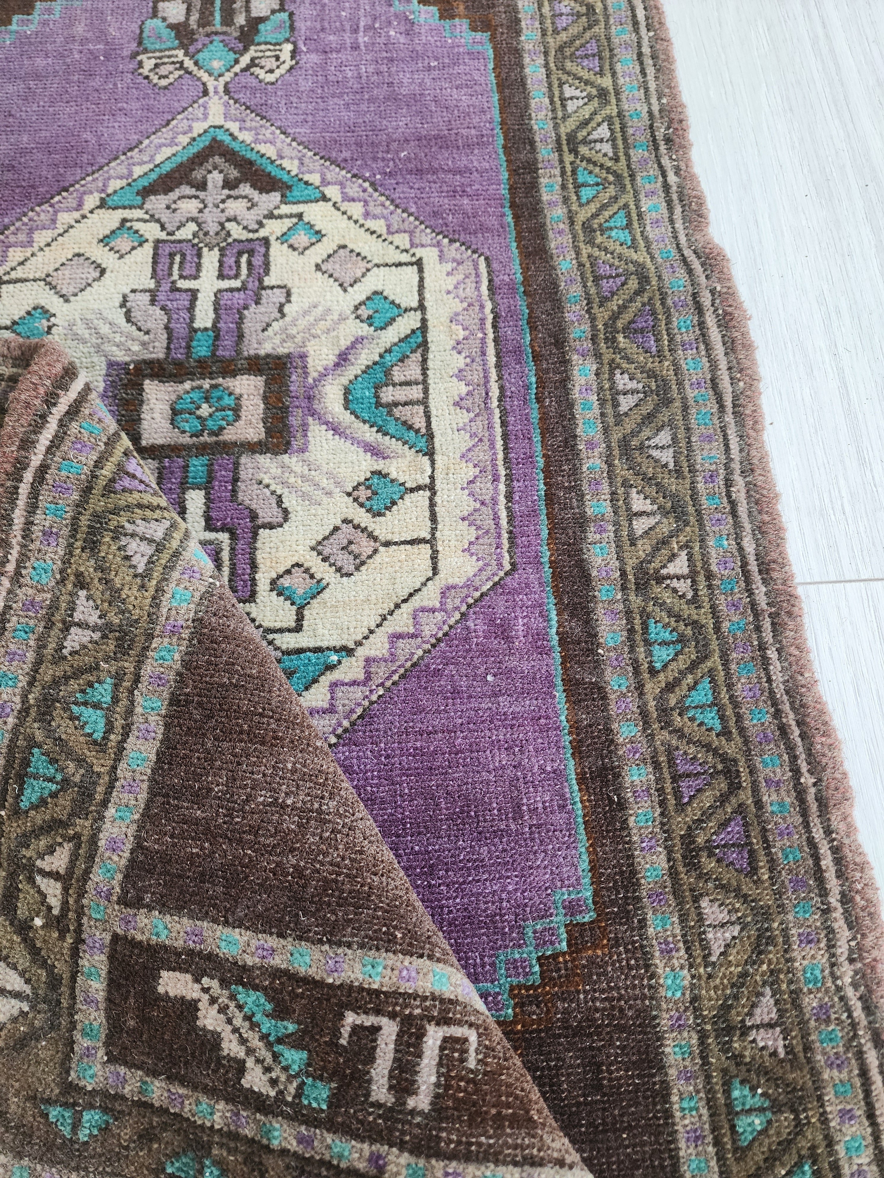Tapis turc vintage de petite taille, 90 cm x 40 cm, rose, vert/gris et beige, style antique délavé