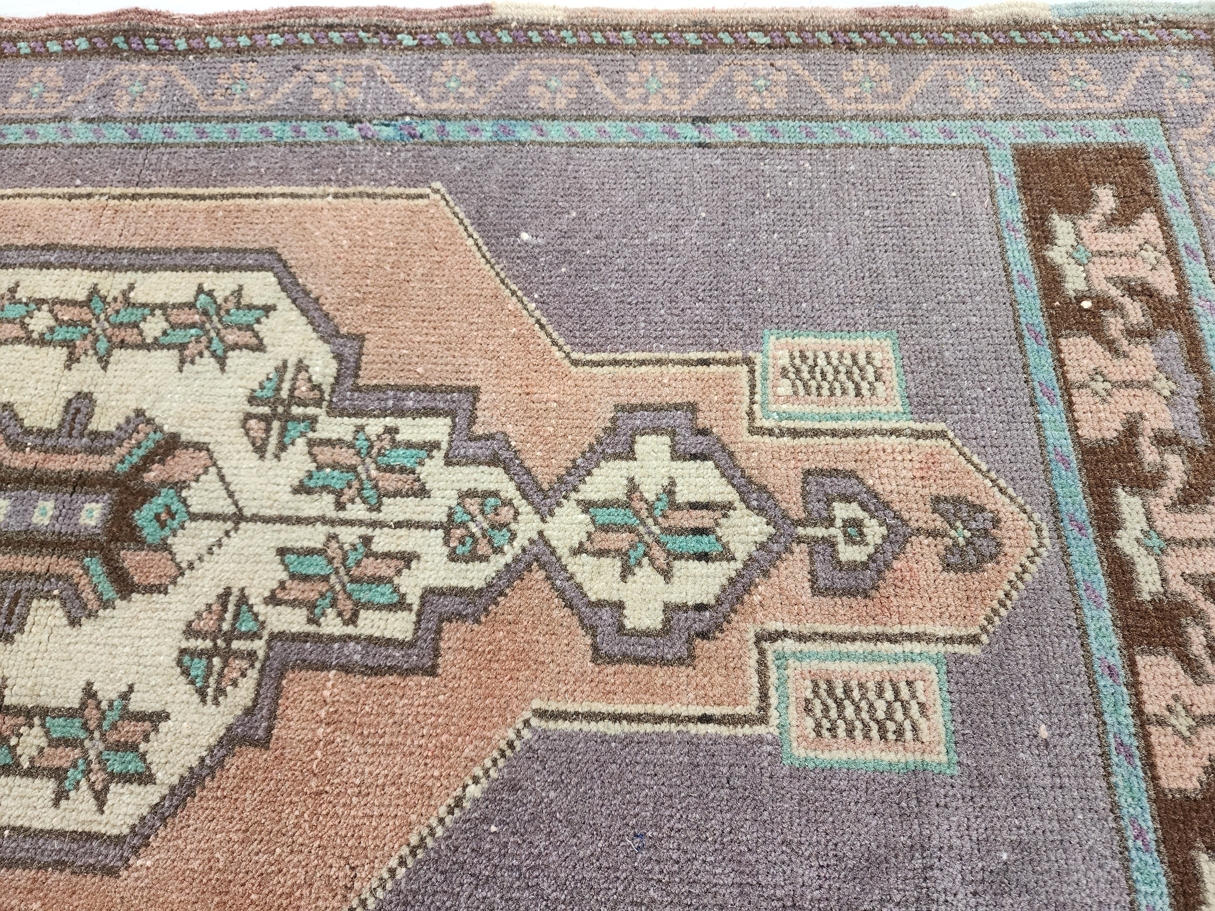 antique Oushak Small Rug — border pattern