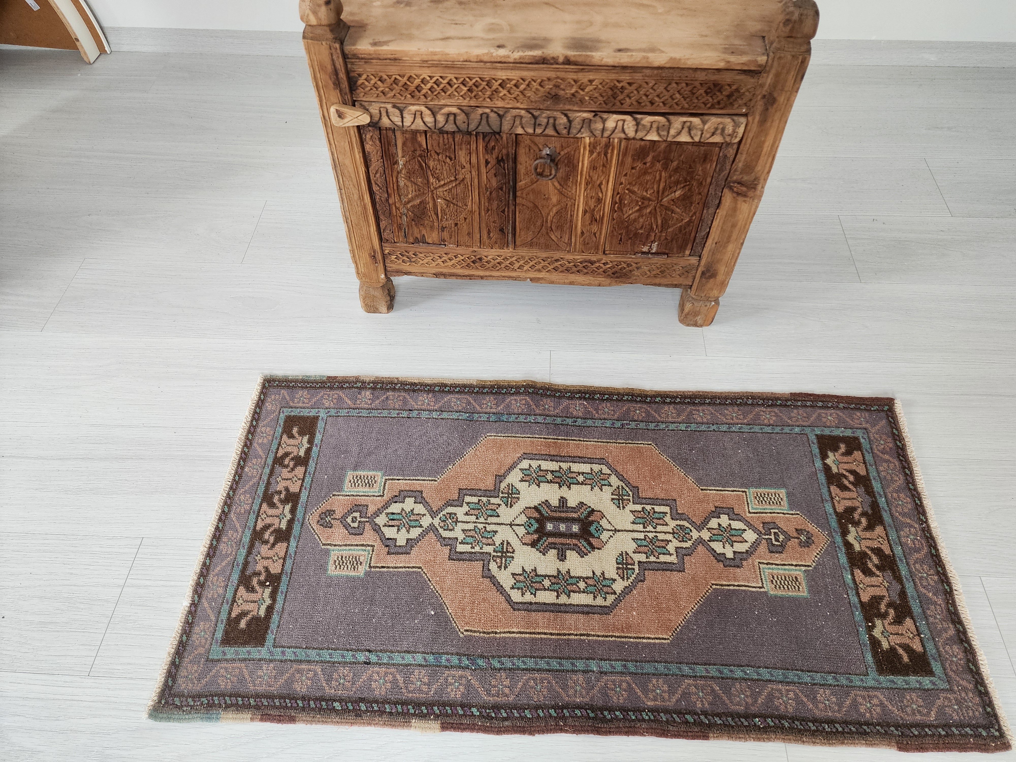 antique Oushak Small Rug — pattern close-up