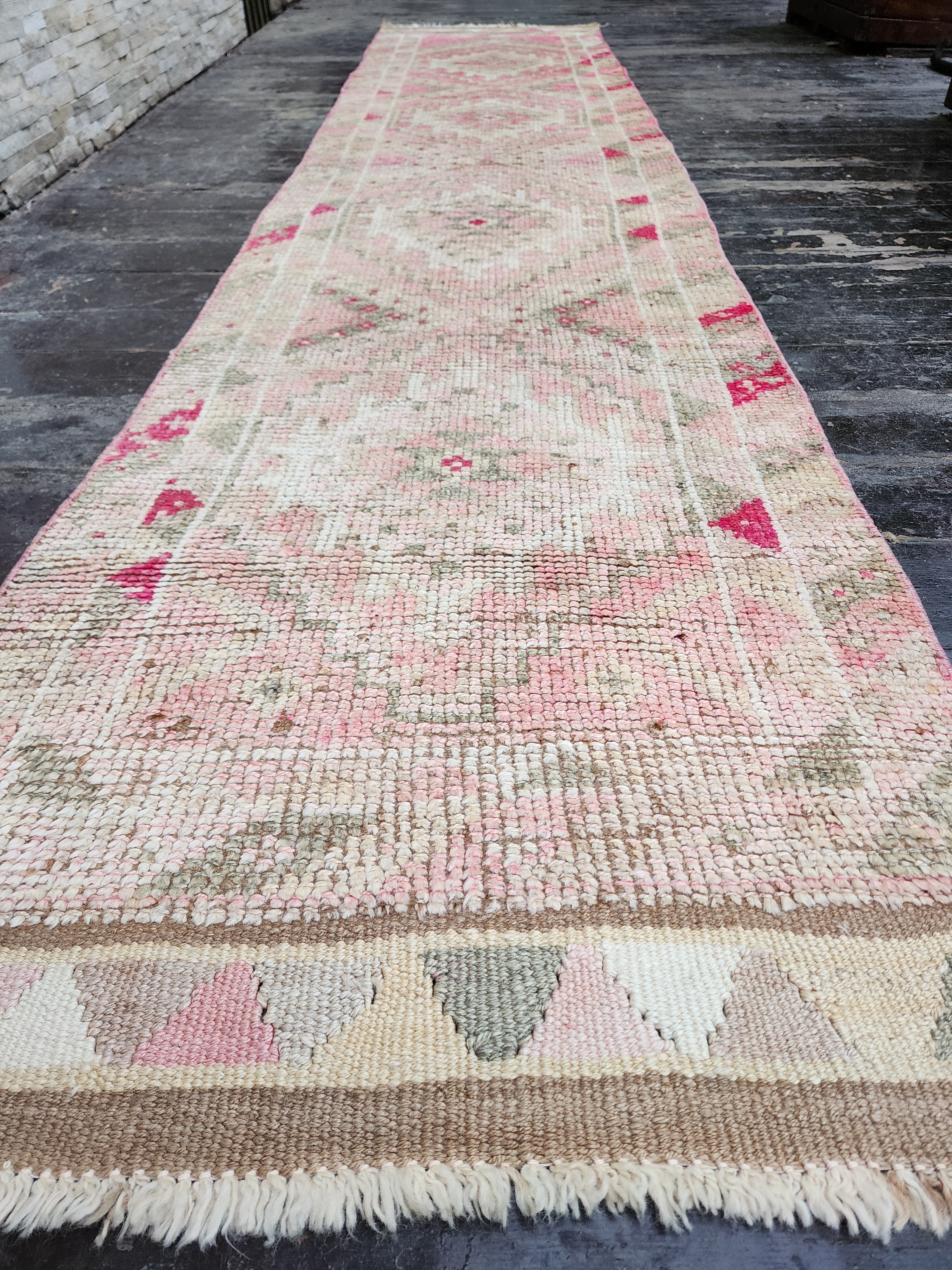 vintage Oushak Wool Runner Rug — edge weave