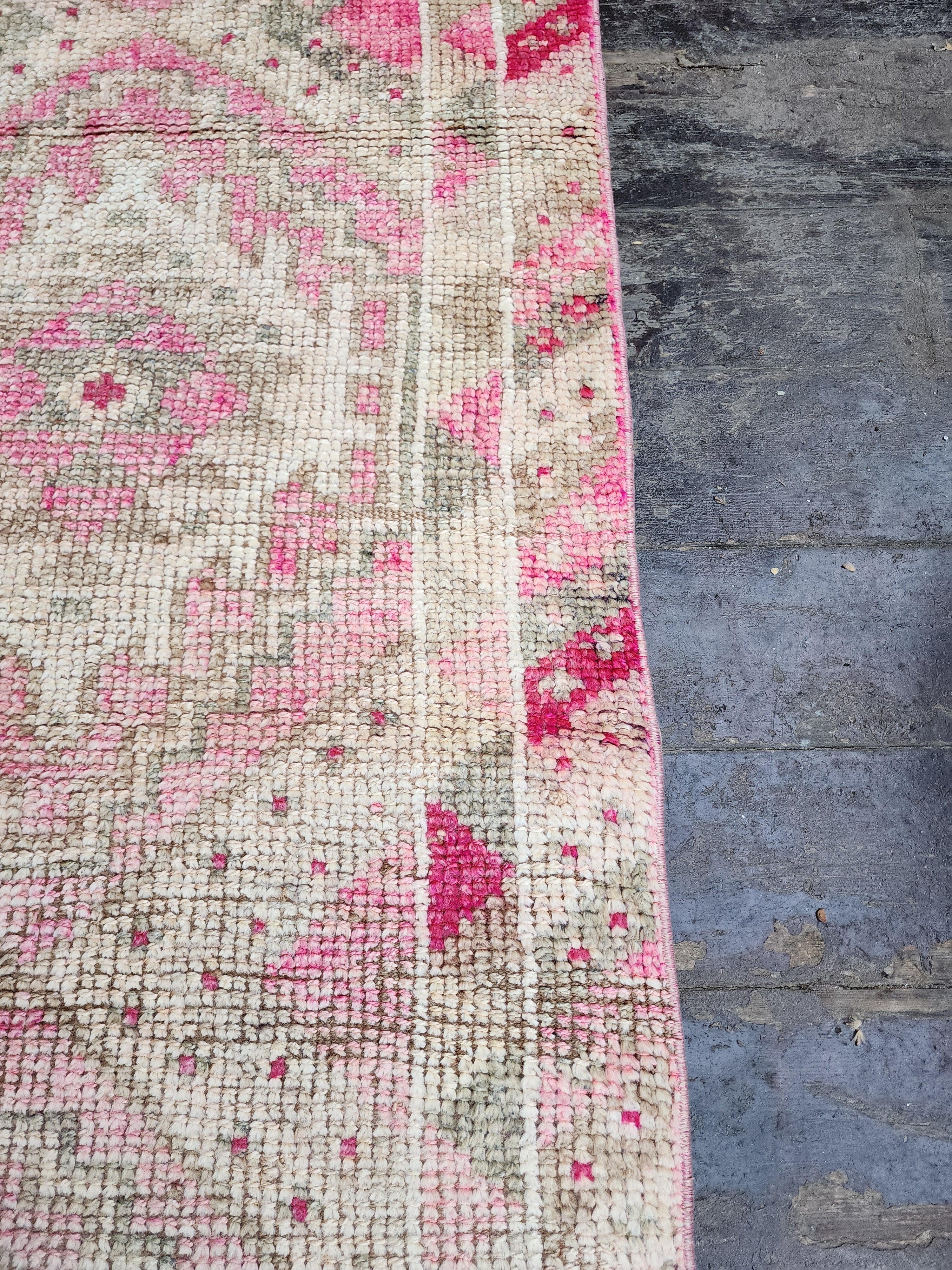 vintage Oushak Wool Runner Rug — pattern close-up