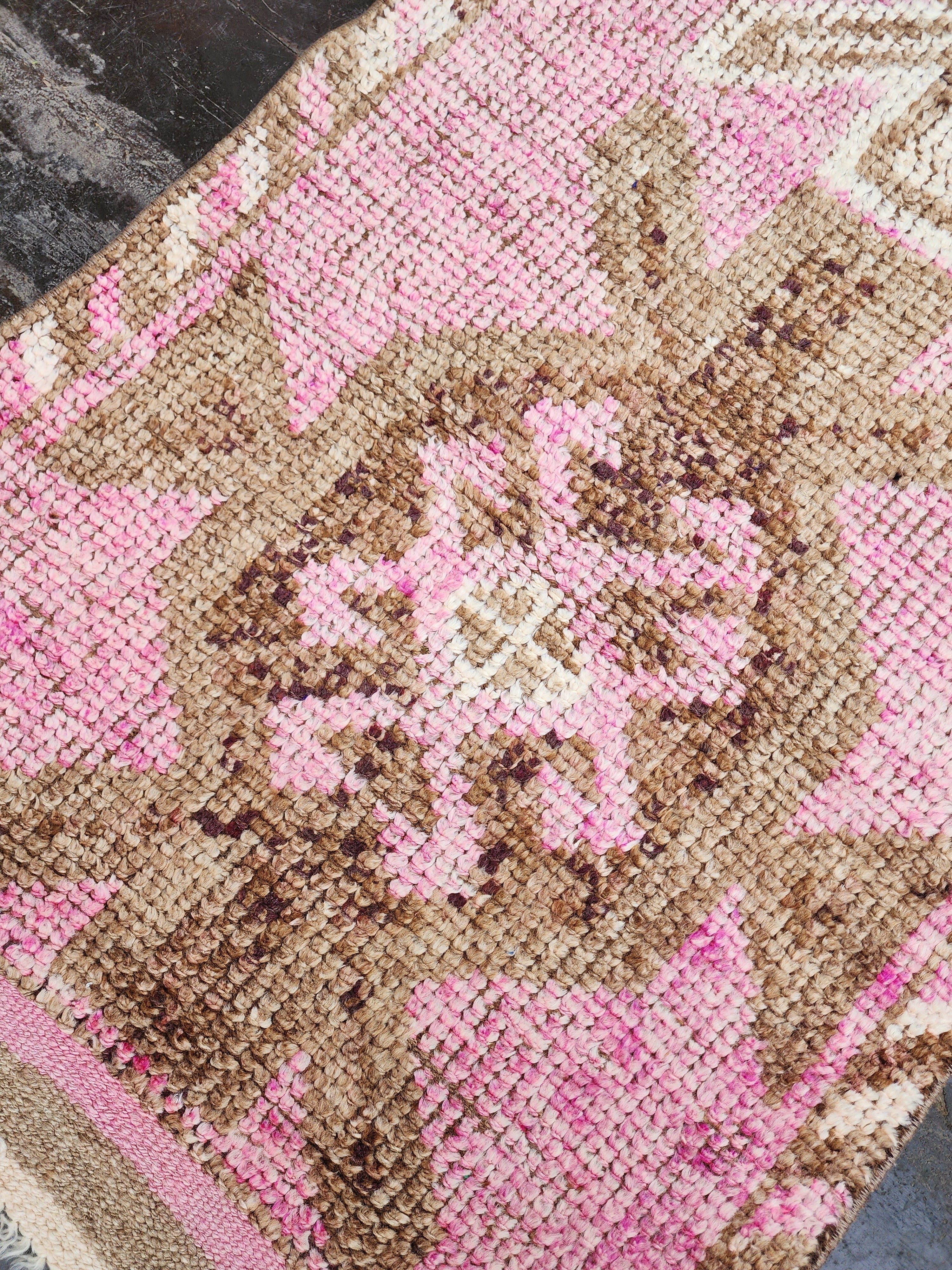 vintage Oushak Wool Runner Rug — pattern close-up