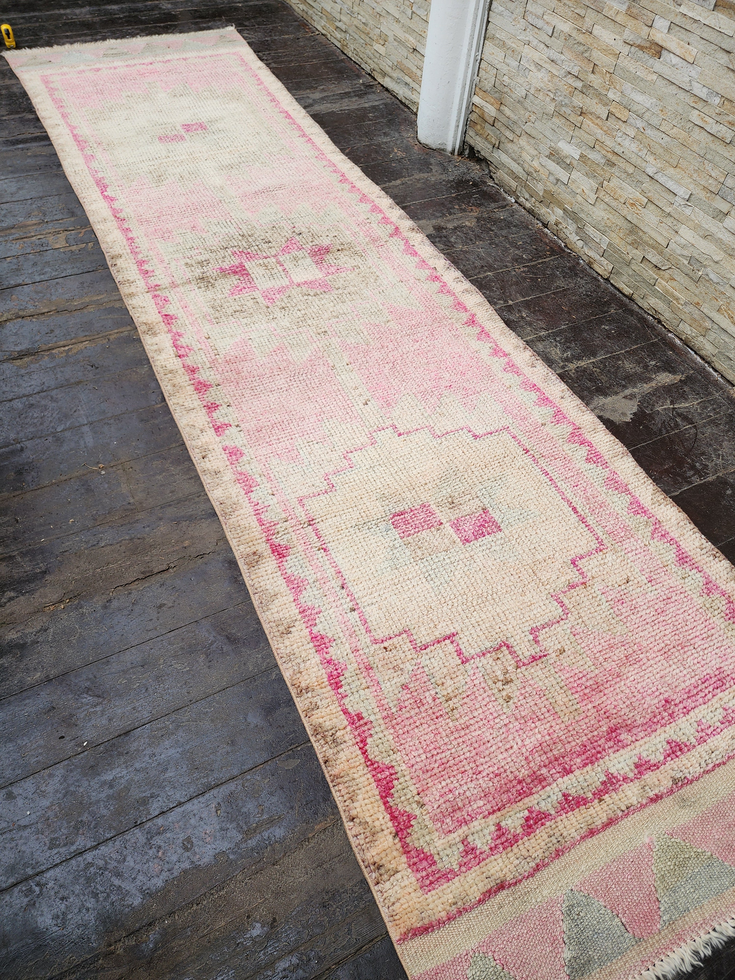 Tapis de couloir Oushak turc pâle 3'1'' x 11'4''