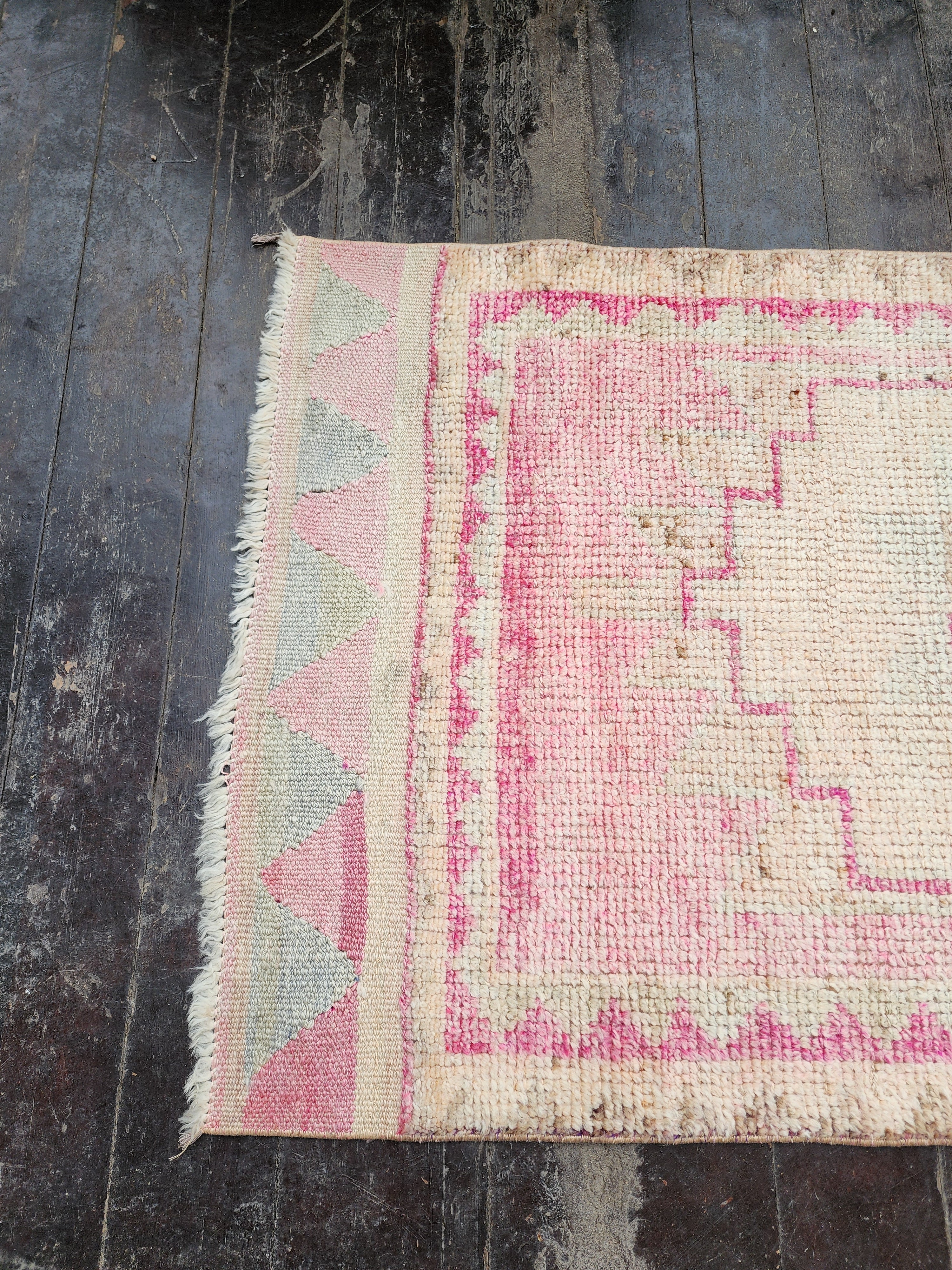 Tapis de couloir Oushak turc pâle 3'1'' x 11'4''