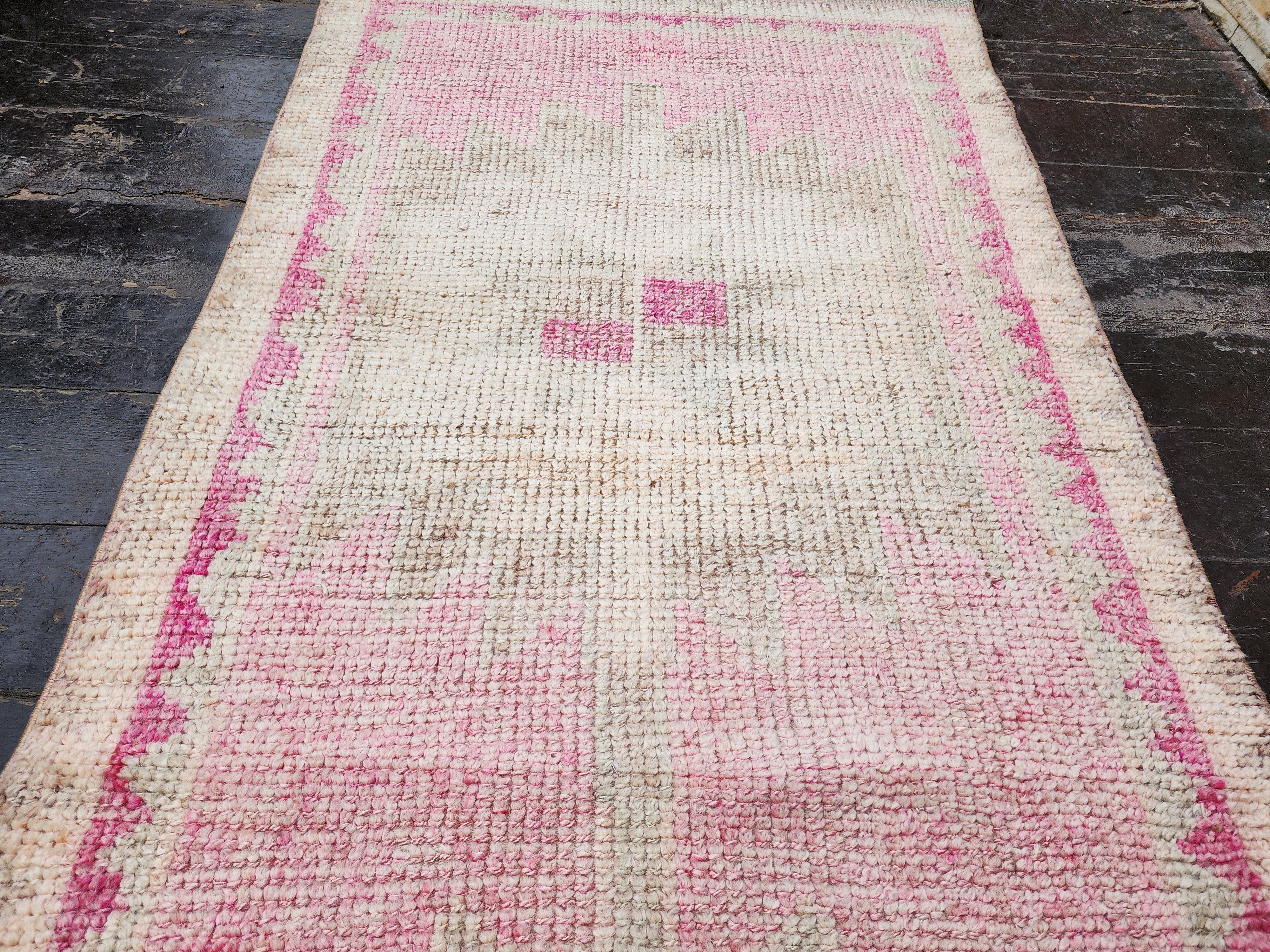 Tapis de couloir Oushak turc pâle 3'1'' x 11'4''