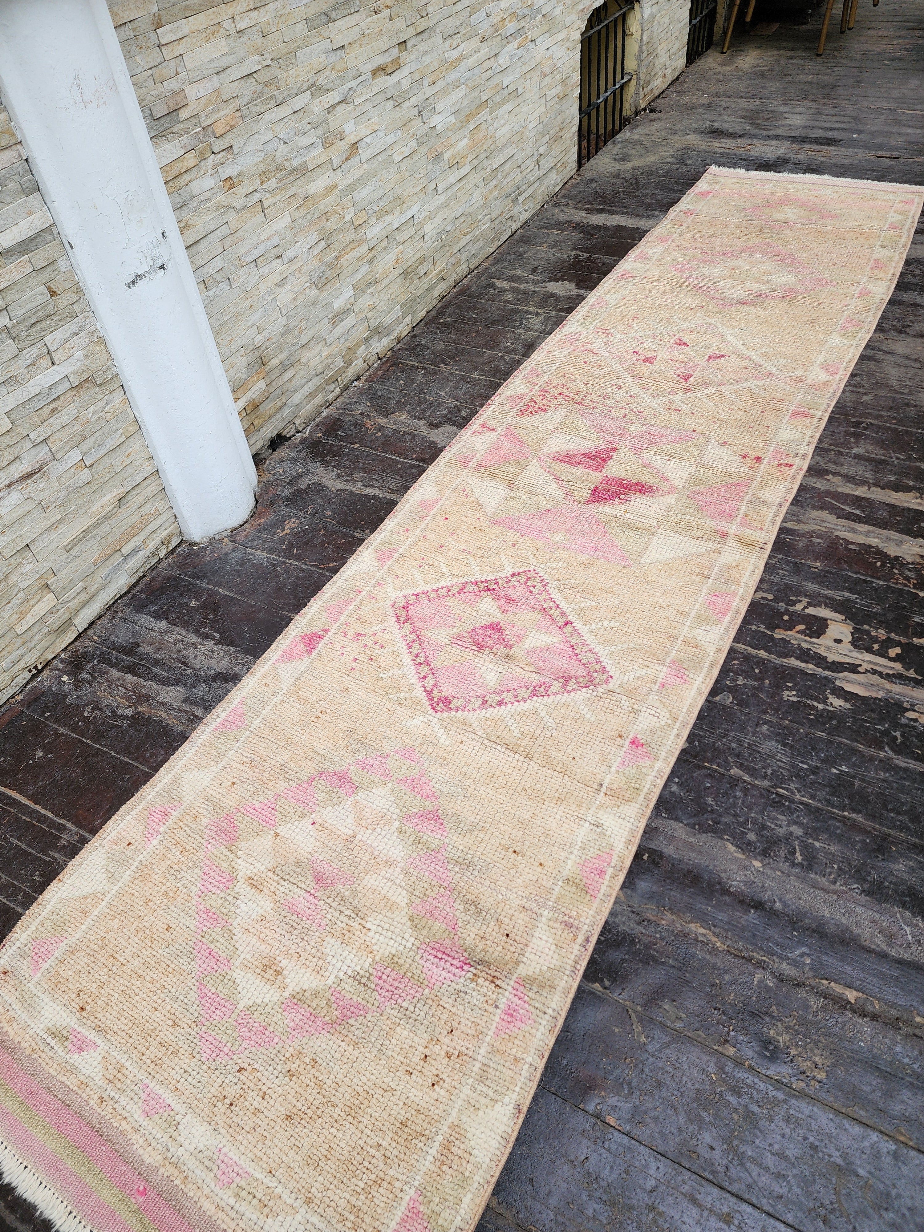 Tapis de couloir Oushak turc pâle 12'1''x2'8''