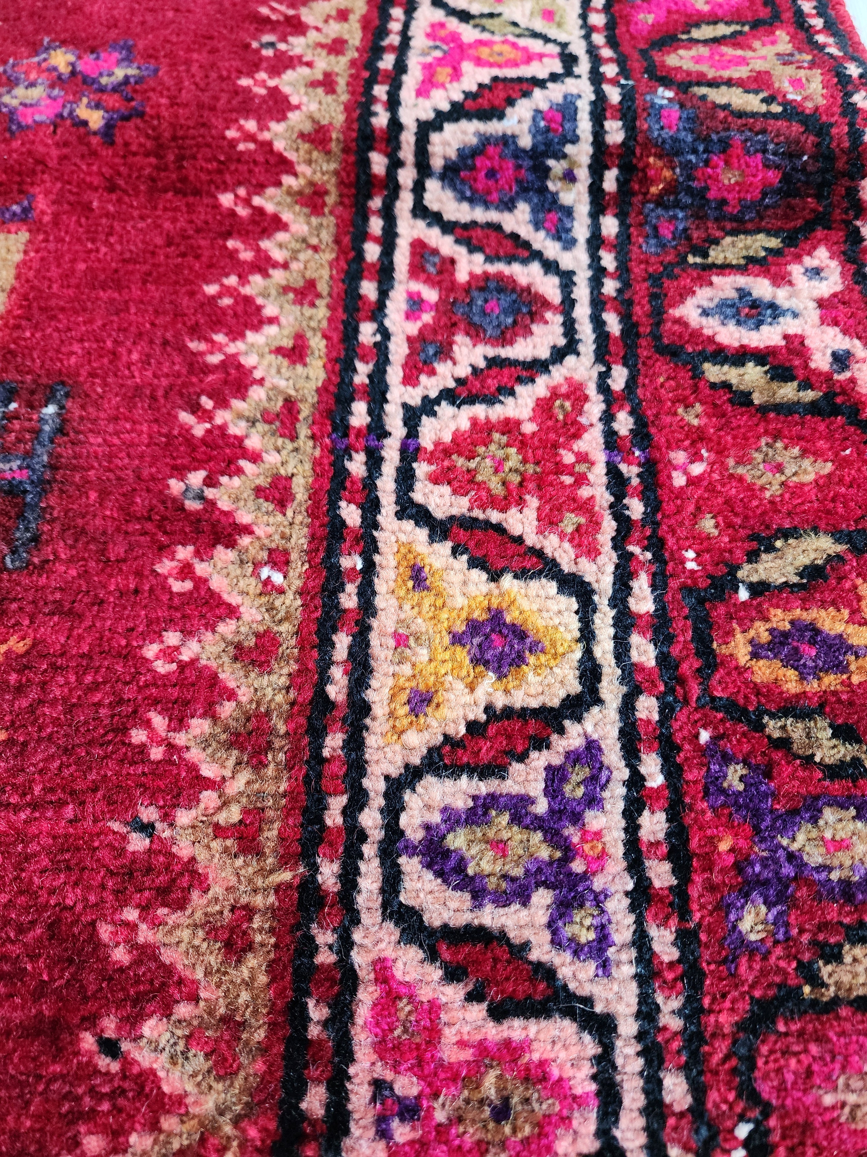 vintage Tribal Runner Rug — edge weave