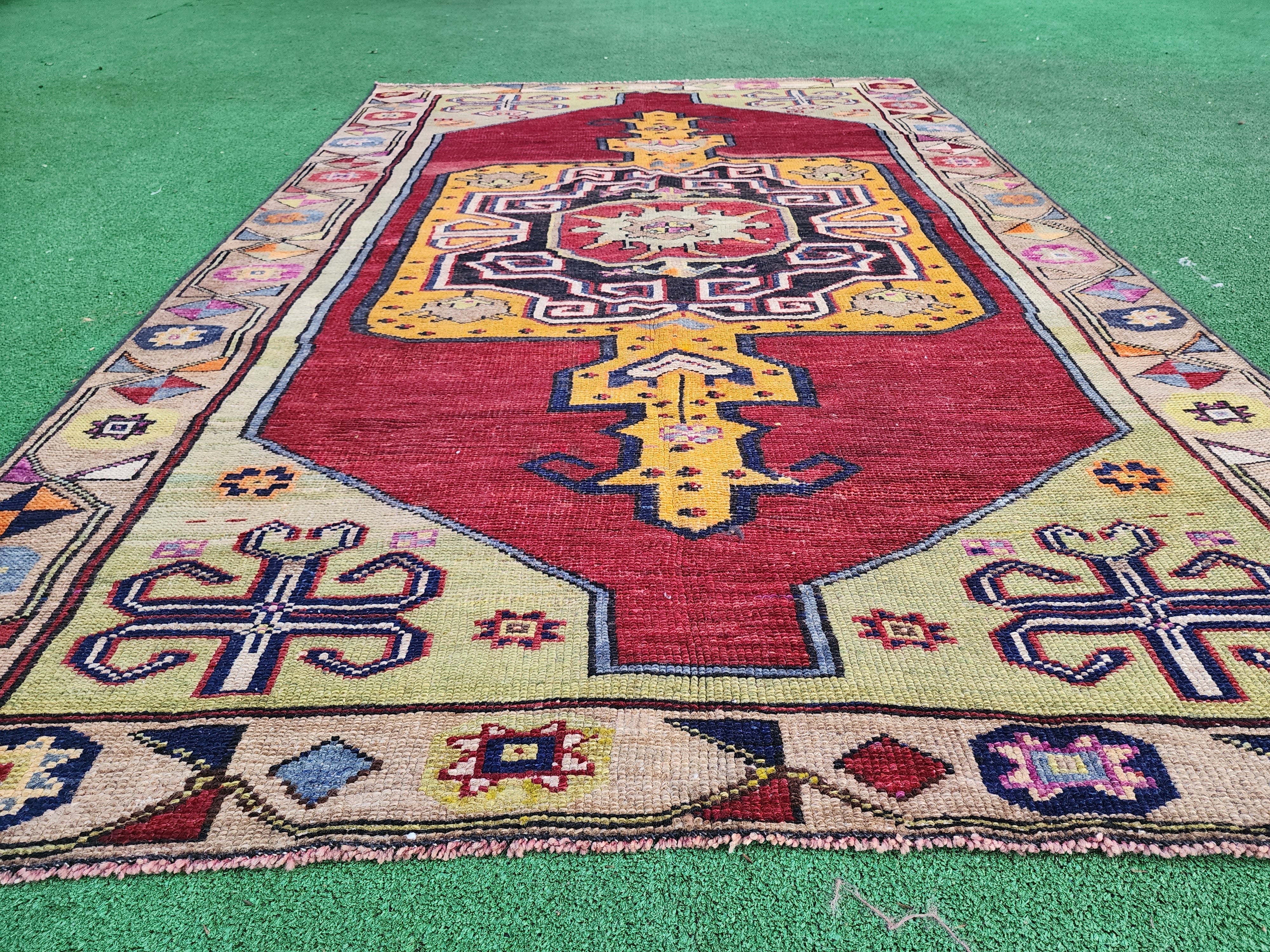antique Anatolian Wool Area Rug — border pattern