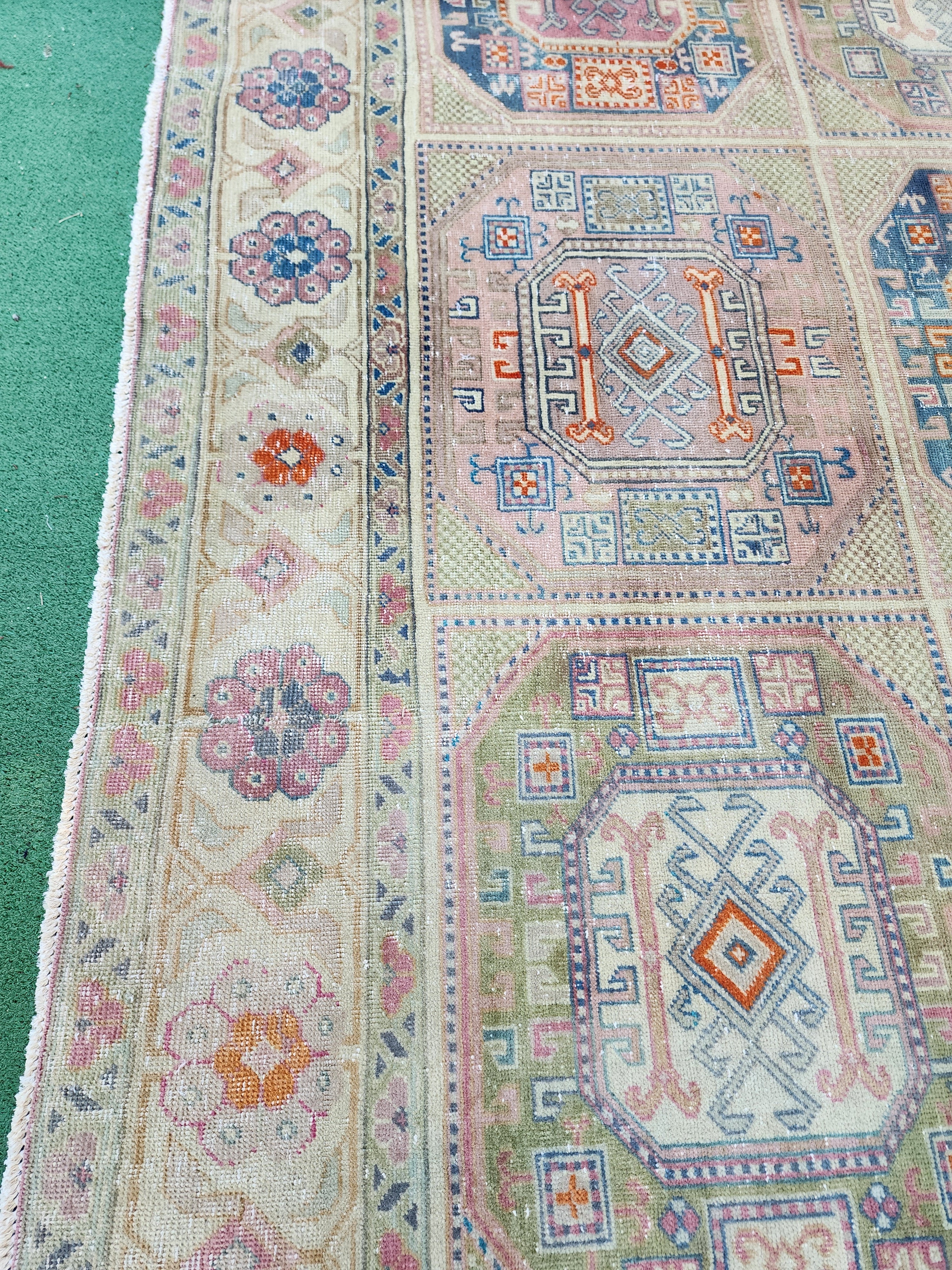 vintage Kayseri Large Area Rug — border pattern