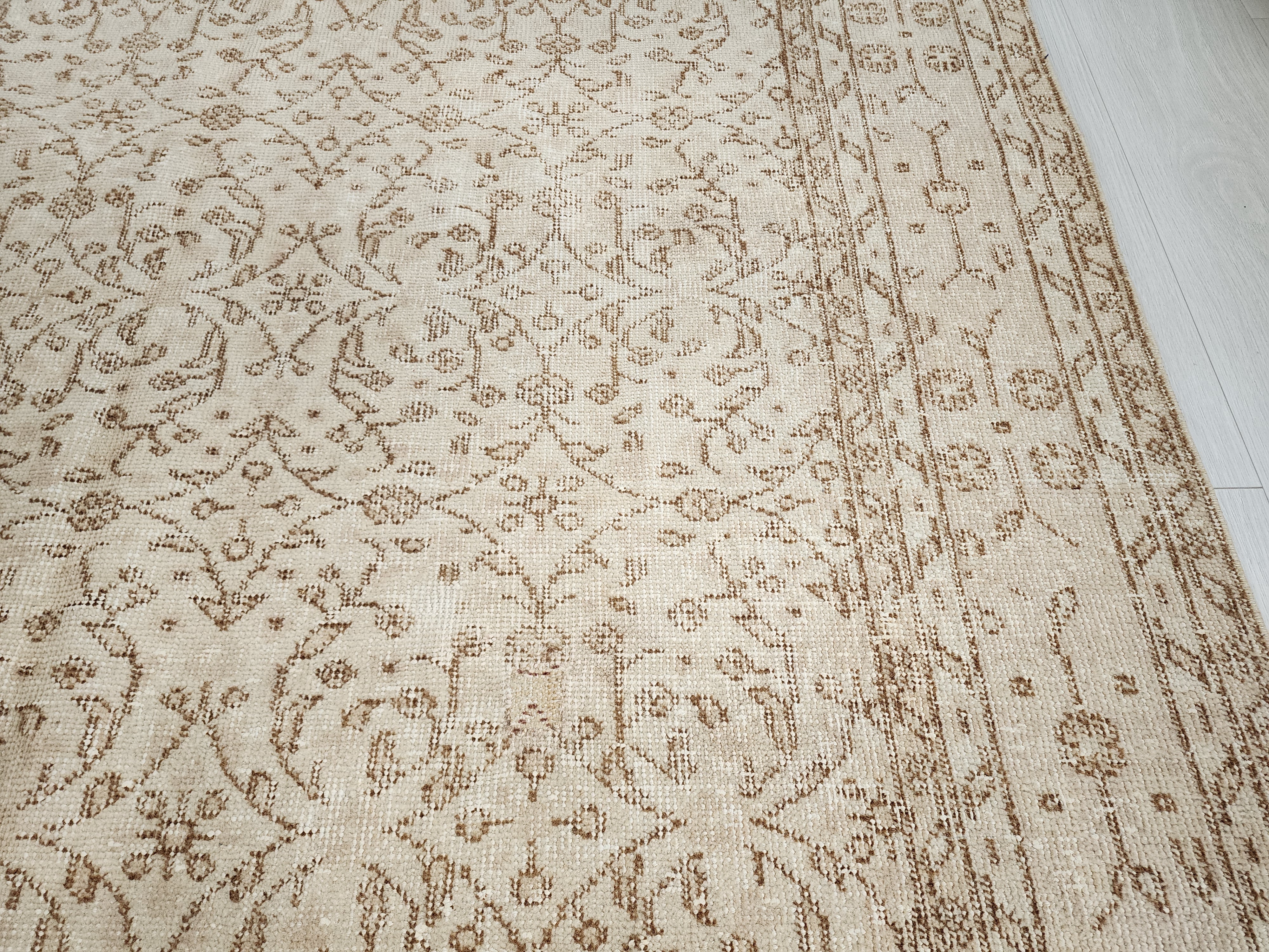 vintage Kayseri Wool Area Rug — border pattern