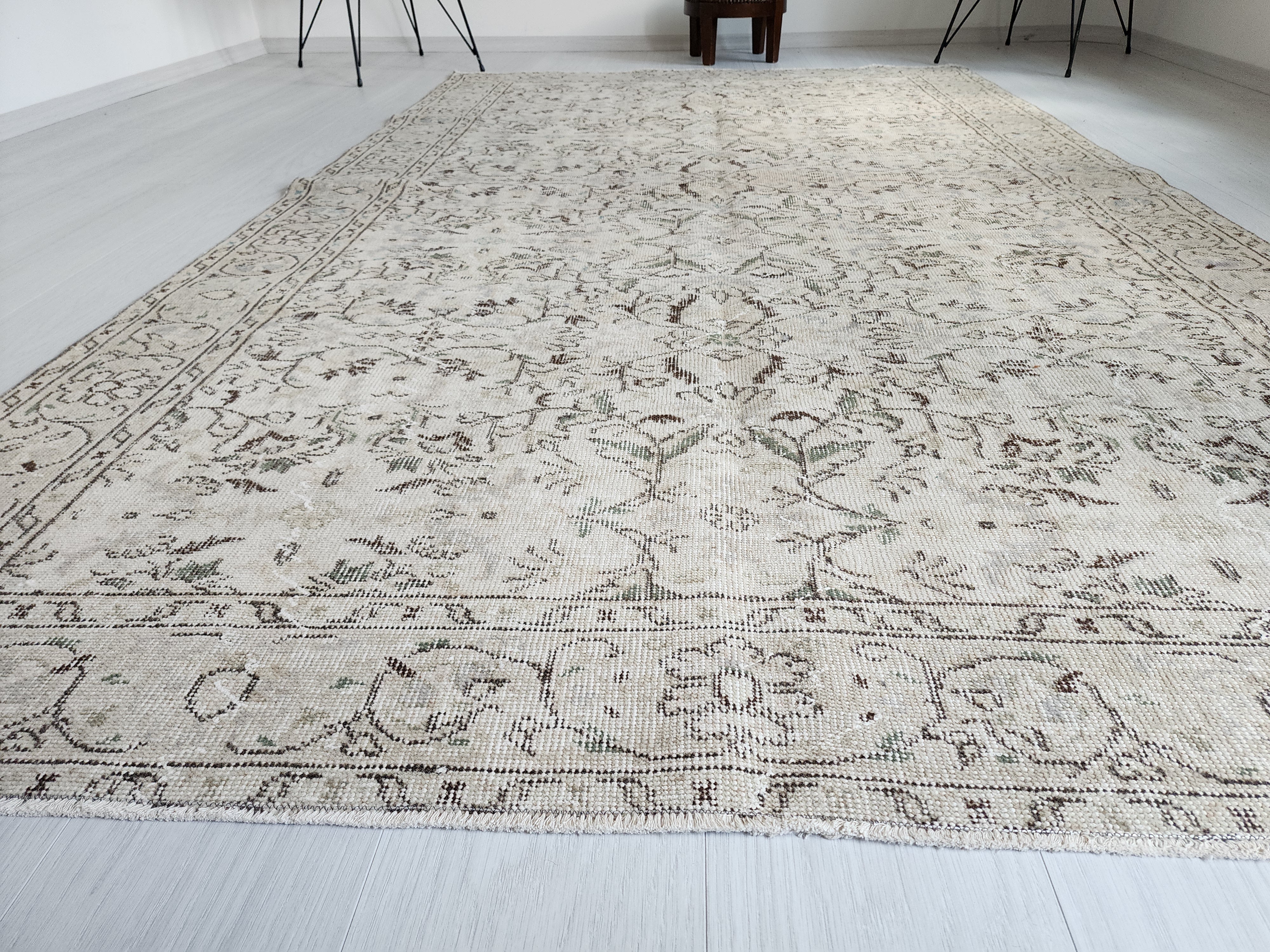 vintage Anatolian Area Rug — border pattern