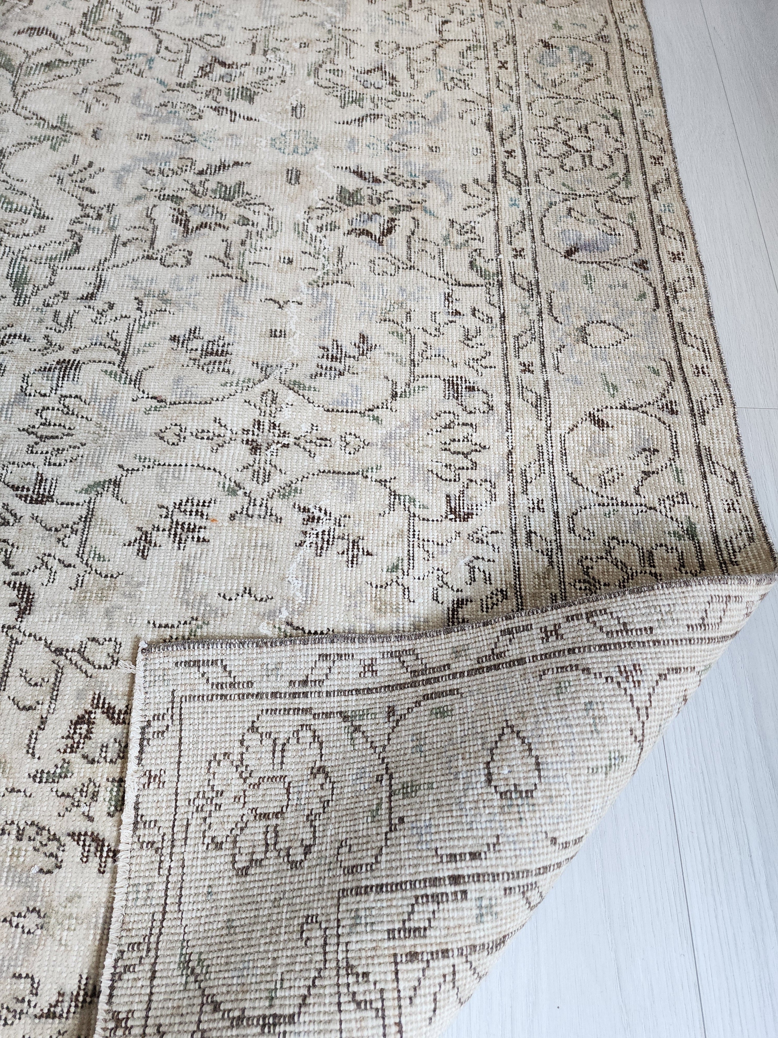 vintage Anatolian Area Rug — colour close-up