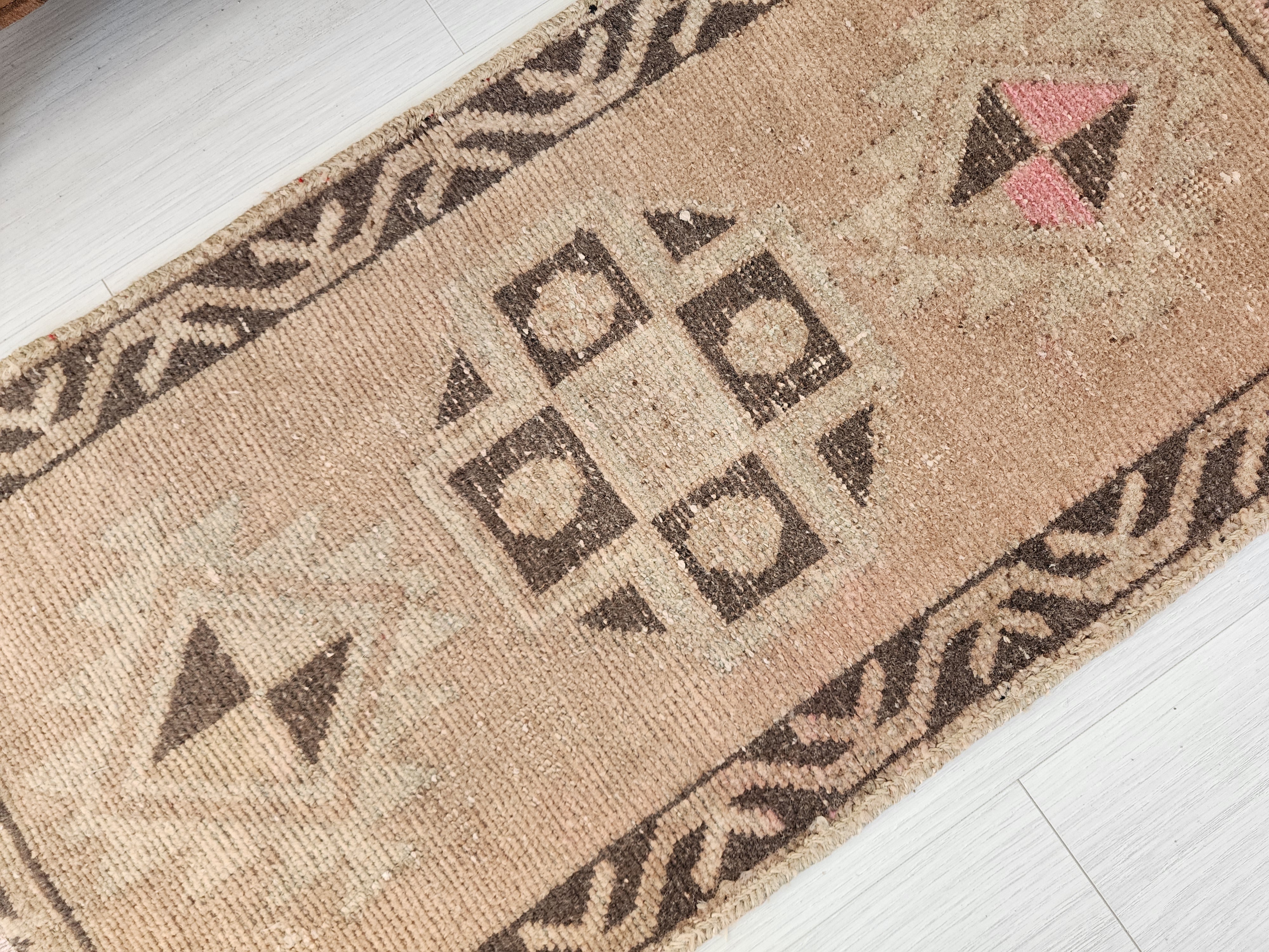 vintage Anatolian Wool Small Rug — corner detail