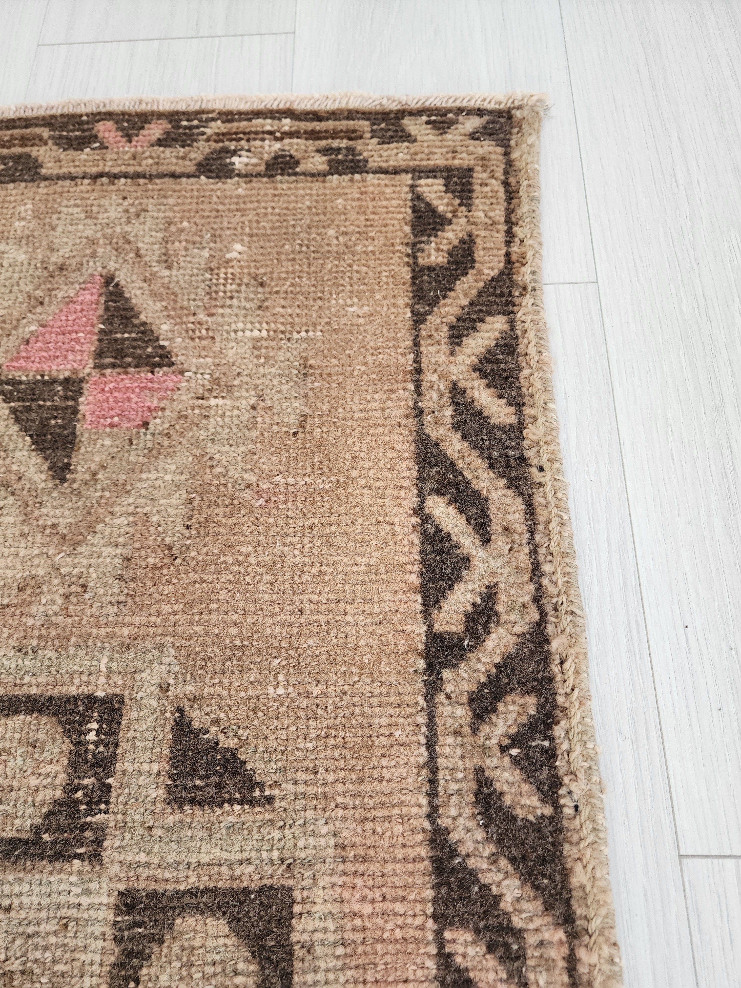 vintage Anatolian Wool Small Rug — pattern close-up