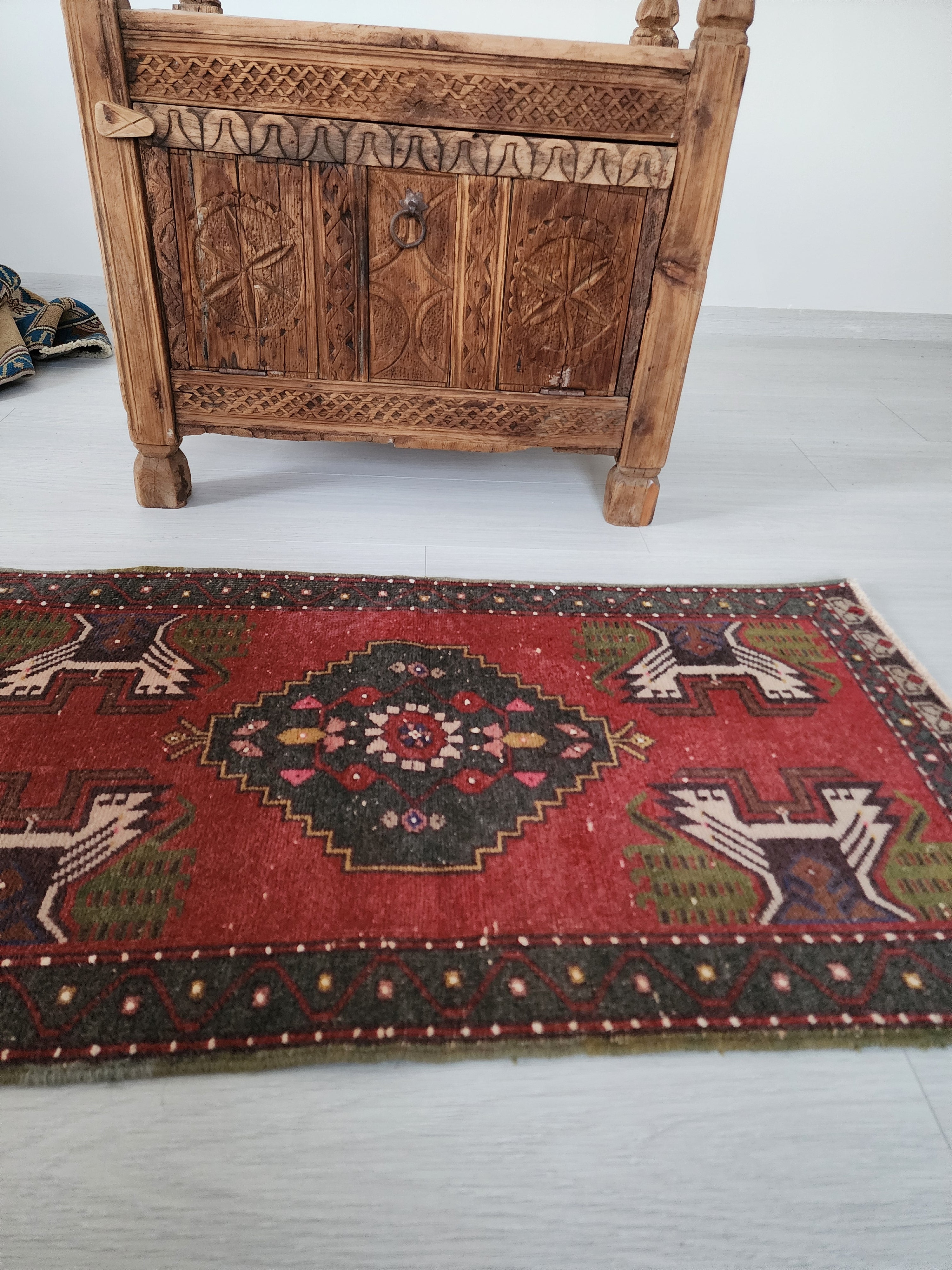 antique Oushak Small Rug — corner detail