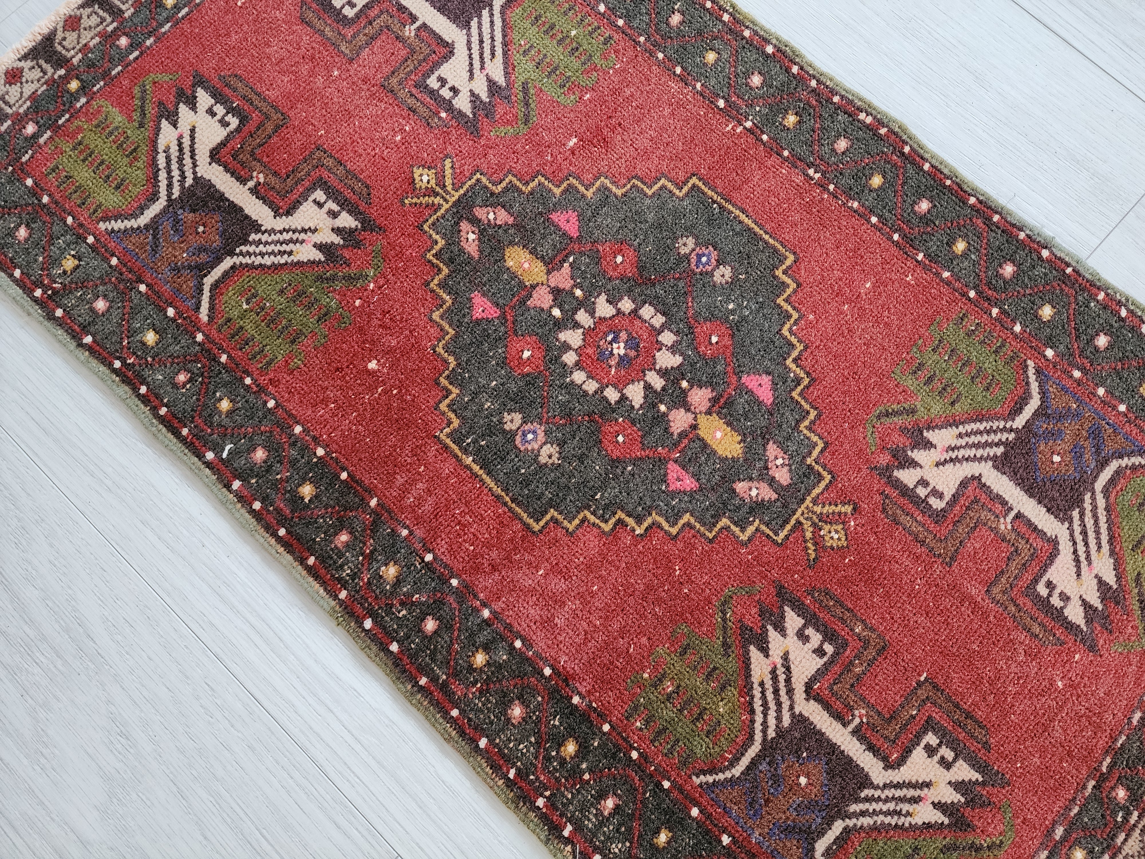 antique Oushak Small Rug — colour close-up