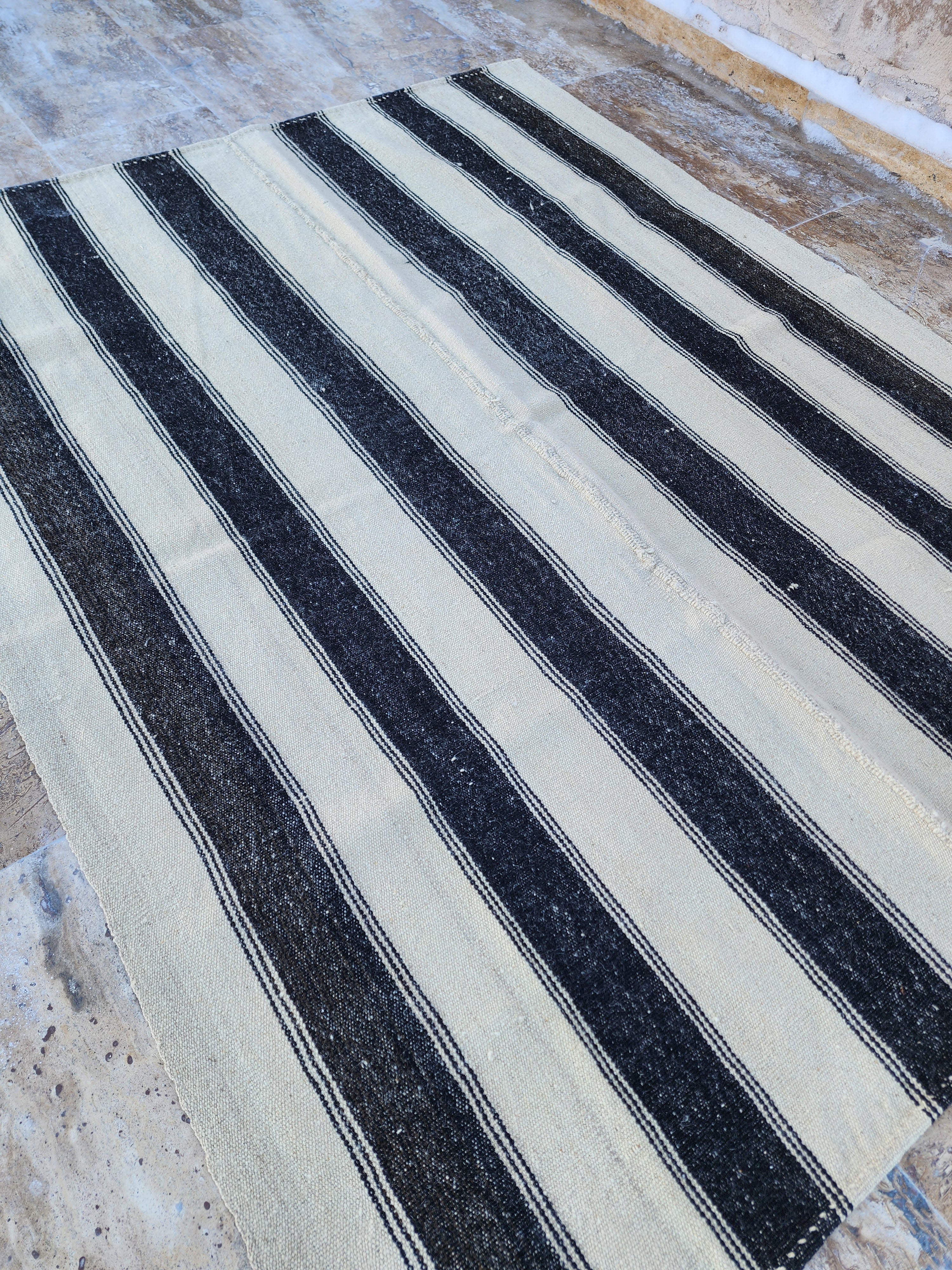 vintage Anatolian Wool Small Rug — pattern close-up