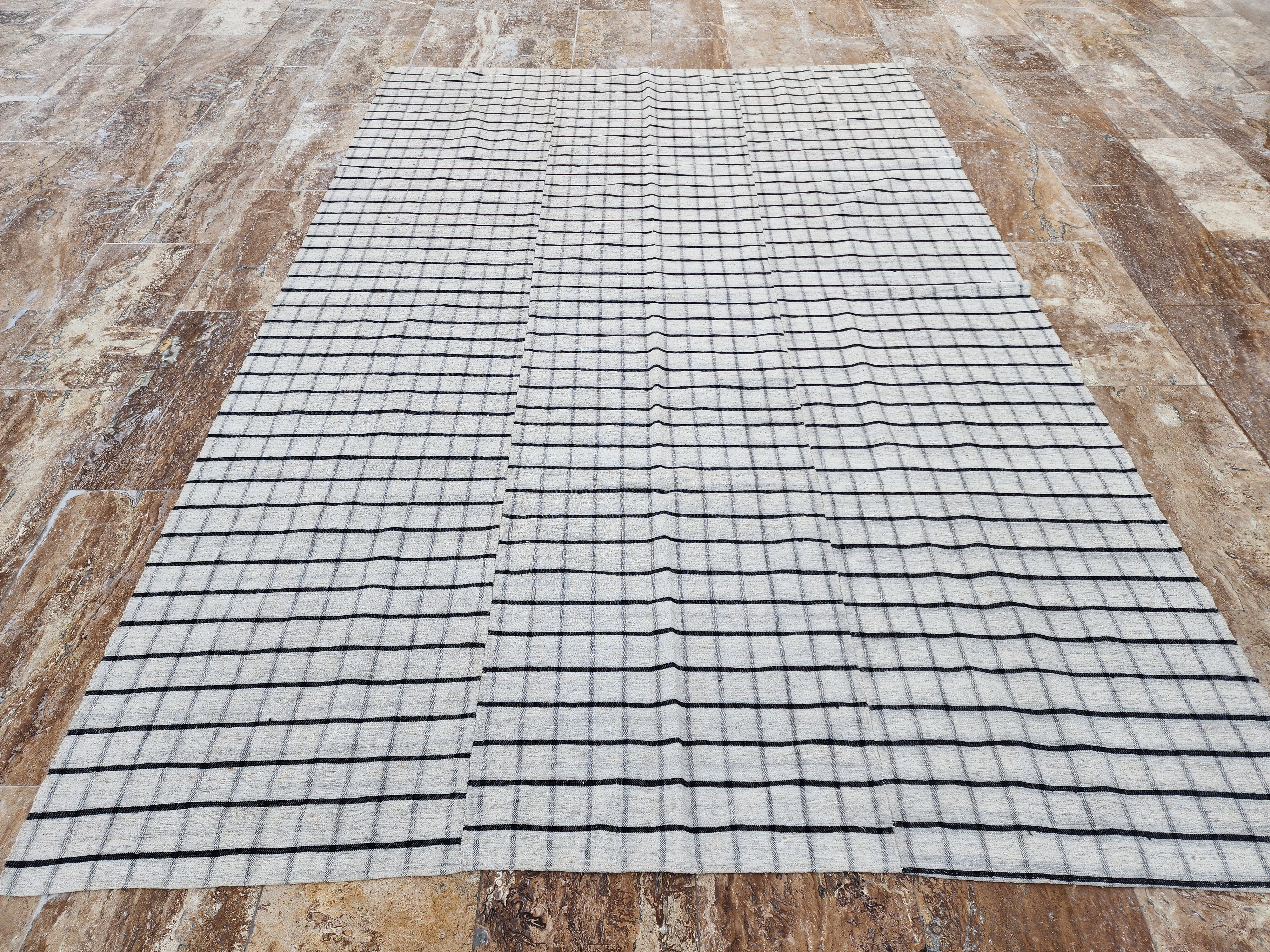 Flat-woven Kilim rug with a grid pattern in white and black, 6'4''x9'4''