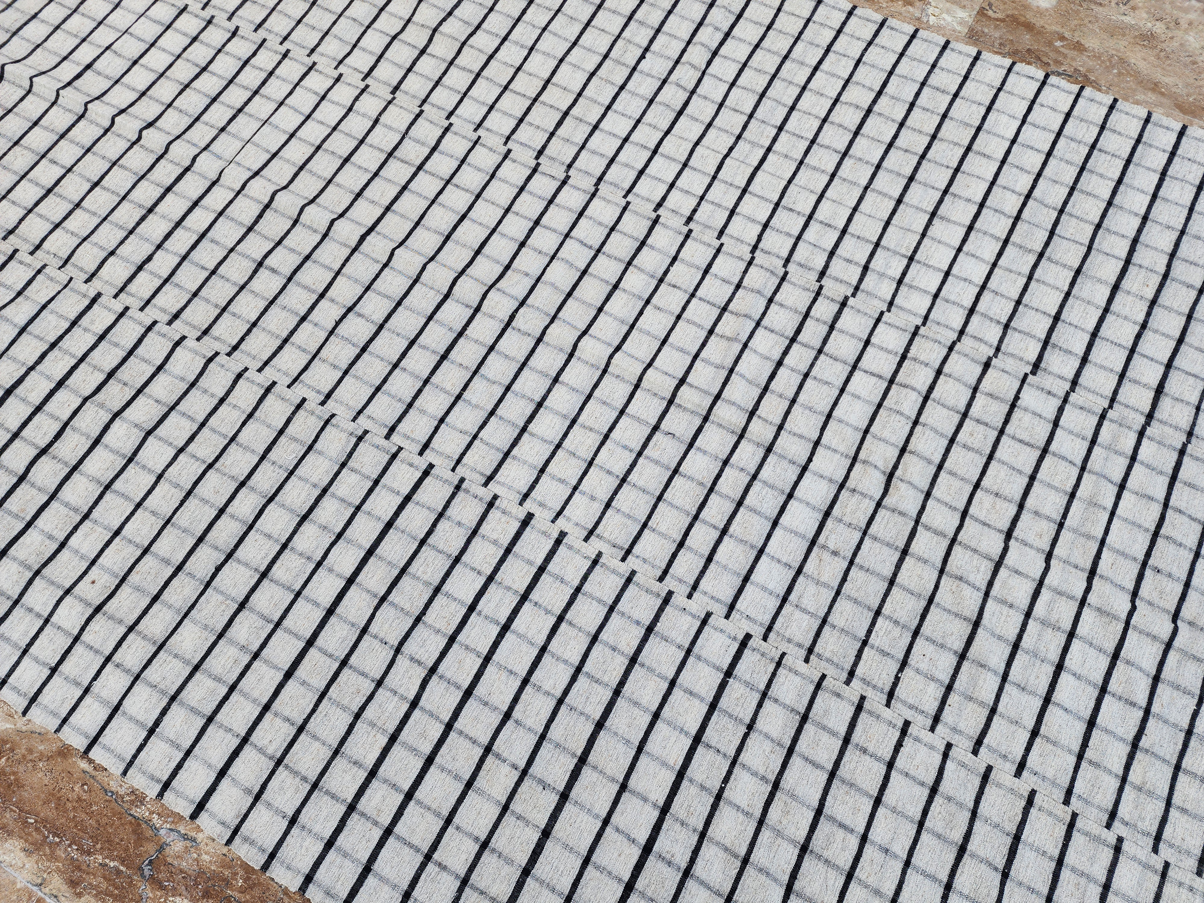 Flat-woven Kilim rug with a grid pattern in white and black, 6'4''x9'4''